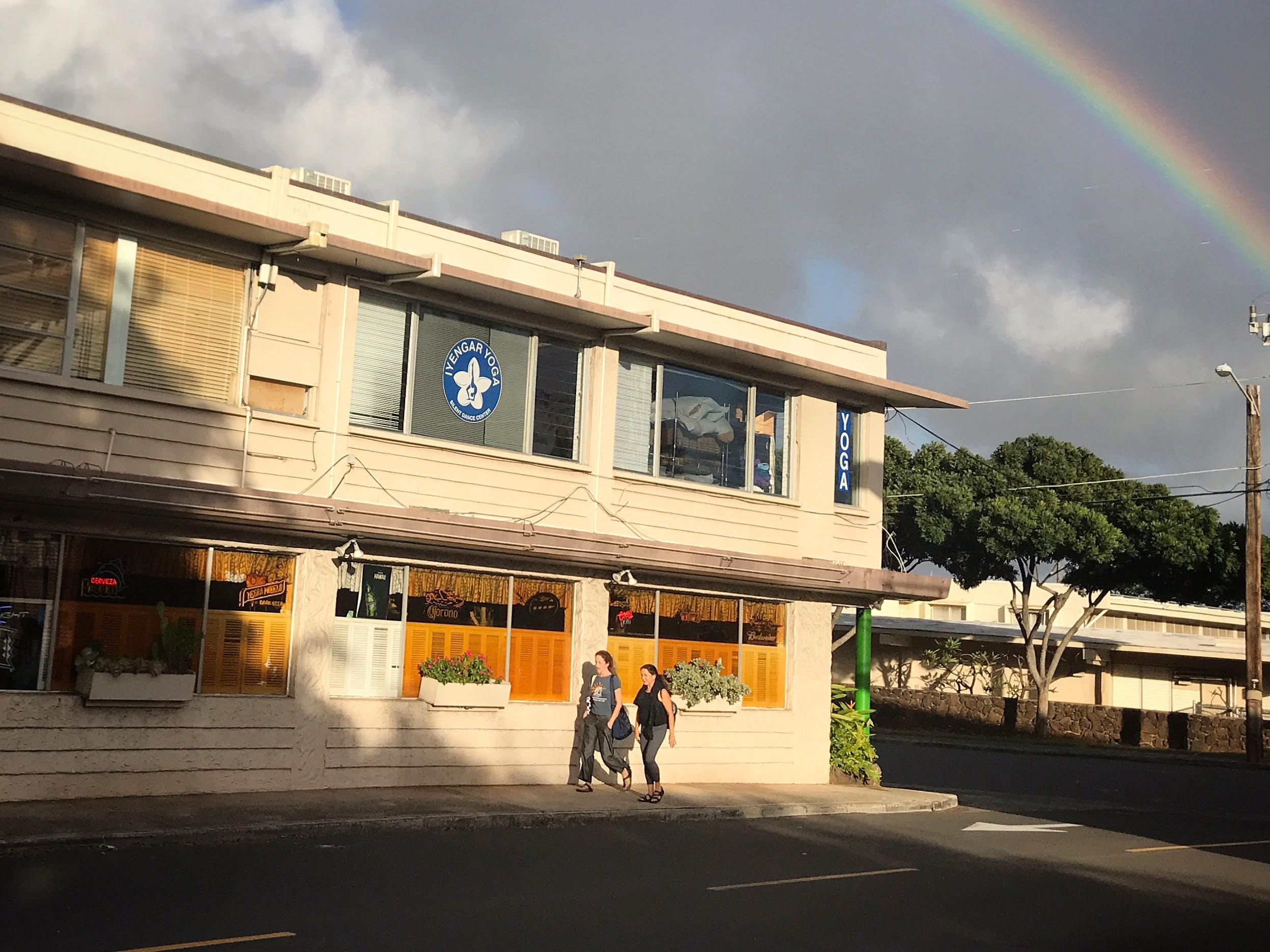 Kaimuki exterior.jpg