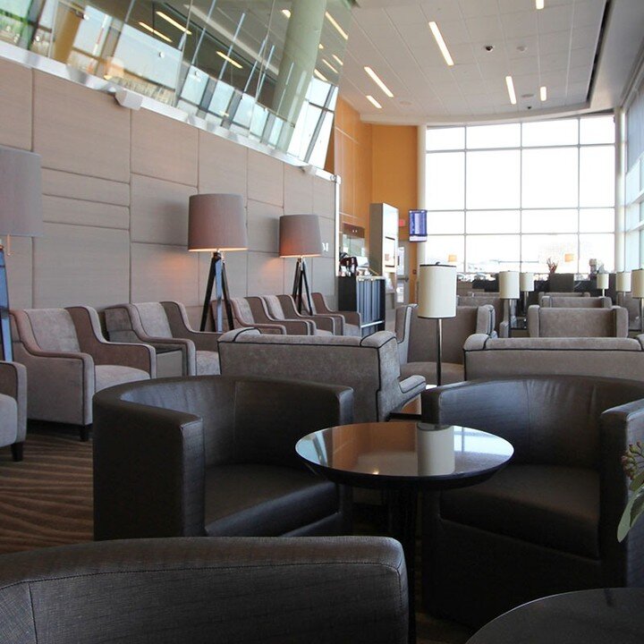 Travel in style with our comprehensive guide to airport lounges at #EdmontonInternationalAirport 💺

From the Plaza Premium Lounges to the Air Canada Maple Leaf Club, we've got you covered.

These images feature the Plaza Premium US Transborder Loung