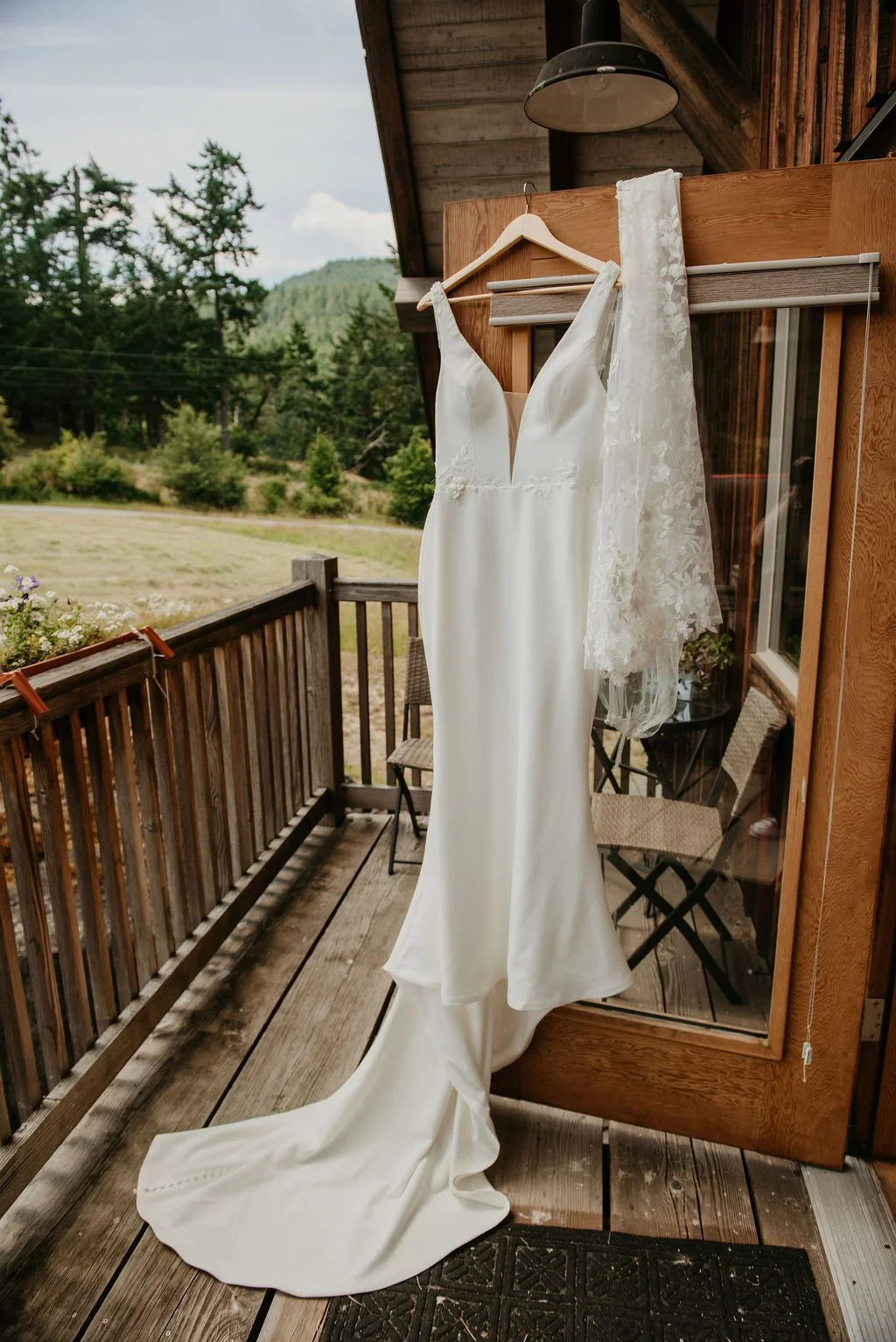 NicoleandNick'sBirdsEyeCoveWeddingJune2025(3).jpg