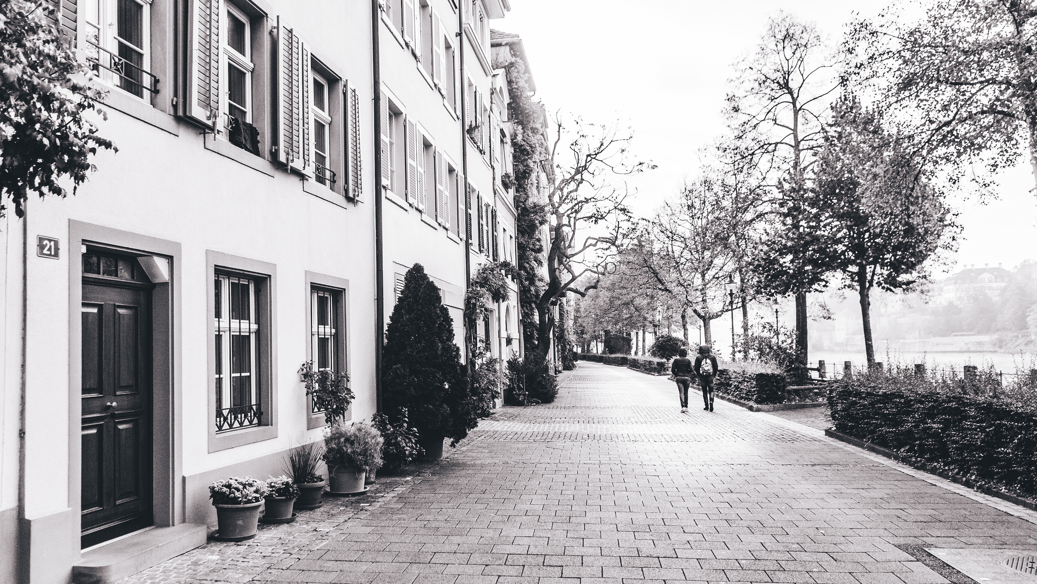 Romantic strangers in Basel, Switzerland. Photo: Stan Tsvirko