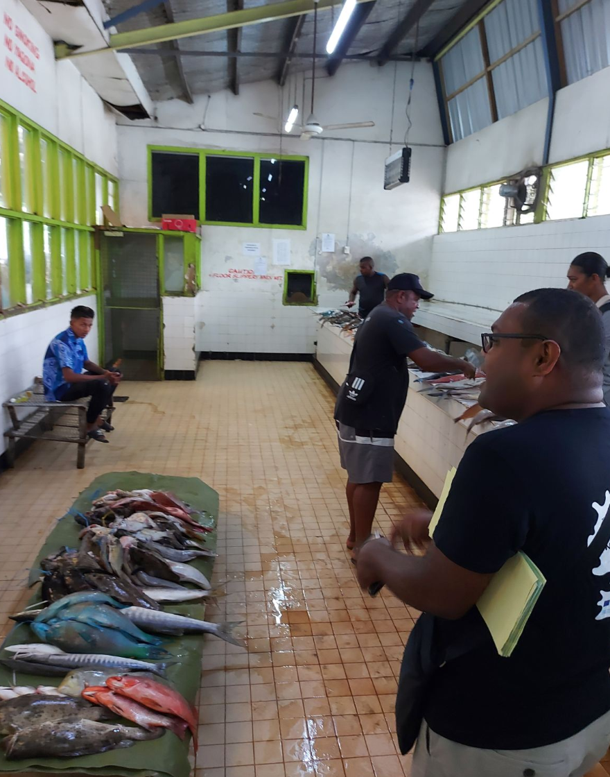 Mesu_Me explaining what is the campaign is about to the middle man at Nadi fish market in Nadi.png