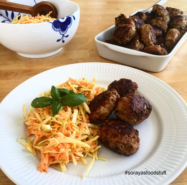 Glutenfri frikadeller & spicy coleslaw