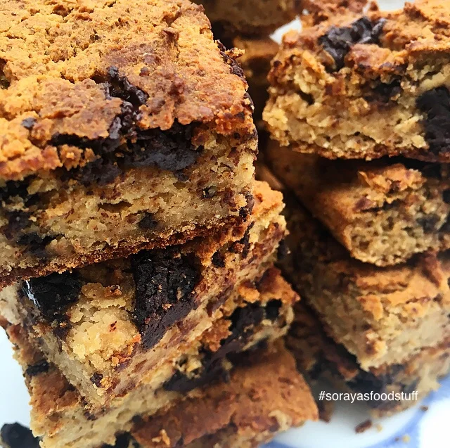 Glutenfri Peanut kage med chokolade chunks