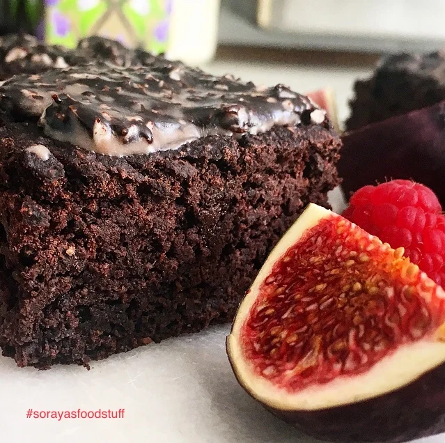 Glutenfri chokoladekage med topping