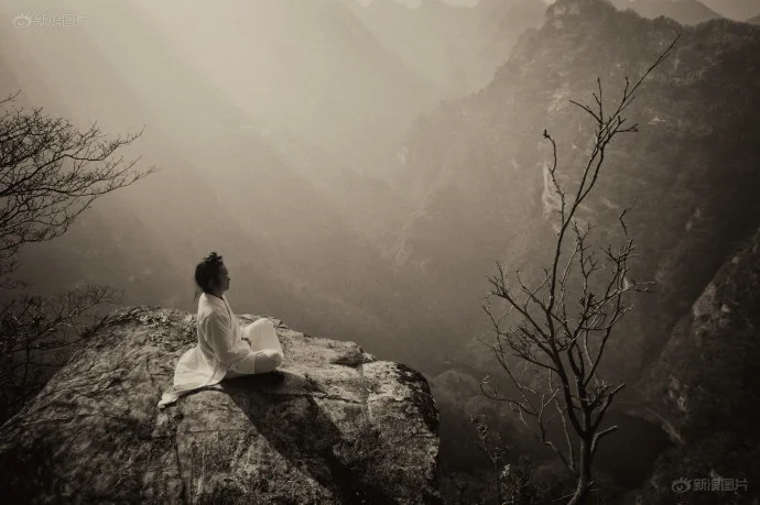 Master Gu sitting meditation on Mt. Wudang in central China.