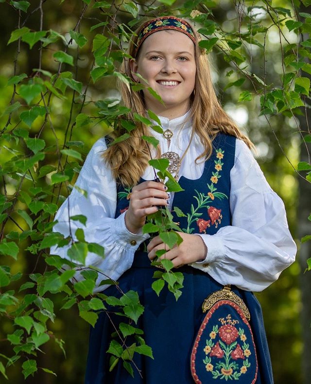 En av &aring;rets flotte konfirmanter. 
#portrett #konfirmasjon #konfirmant2019 #bunad #portrait #Norway #portrettfoto #konfirmasjonsfoto #&oslash;stfoldfotograf #fotograf&oslash;stfold #fotograf  #bardalphoto