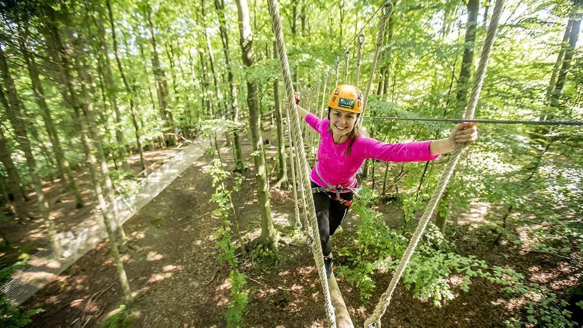 camp-adventure-klatrepark-sydsjaelland-traetopbaner-klatring.jpg