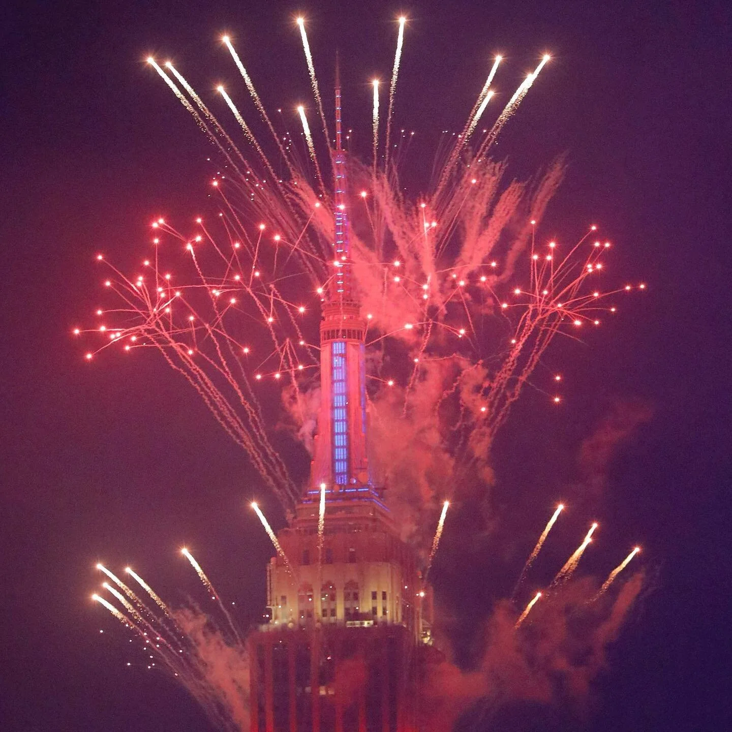 Hope everyone had a great 4th of July 🇺🇸 *
*
*
*
#fourthofjuly #empirestatebuilding #fireworks #newyork