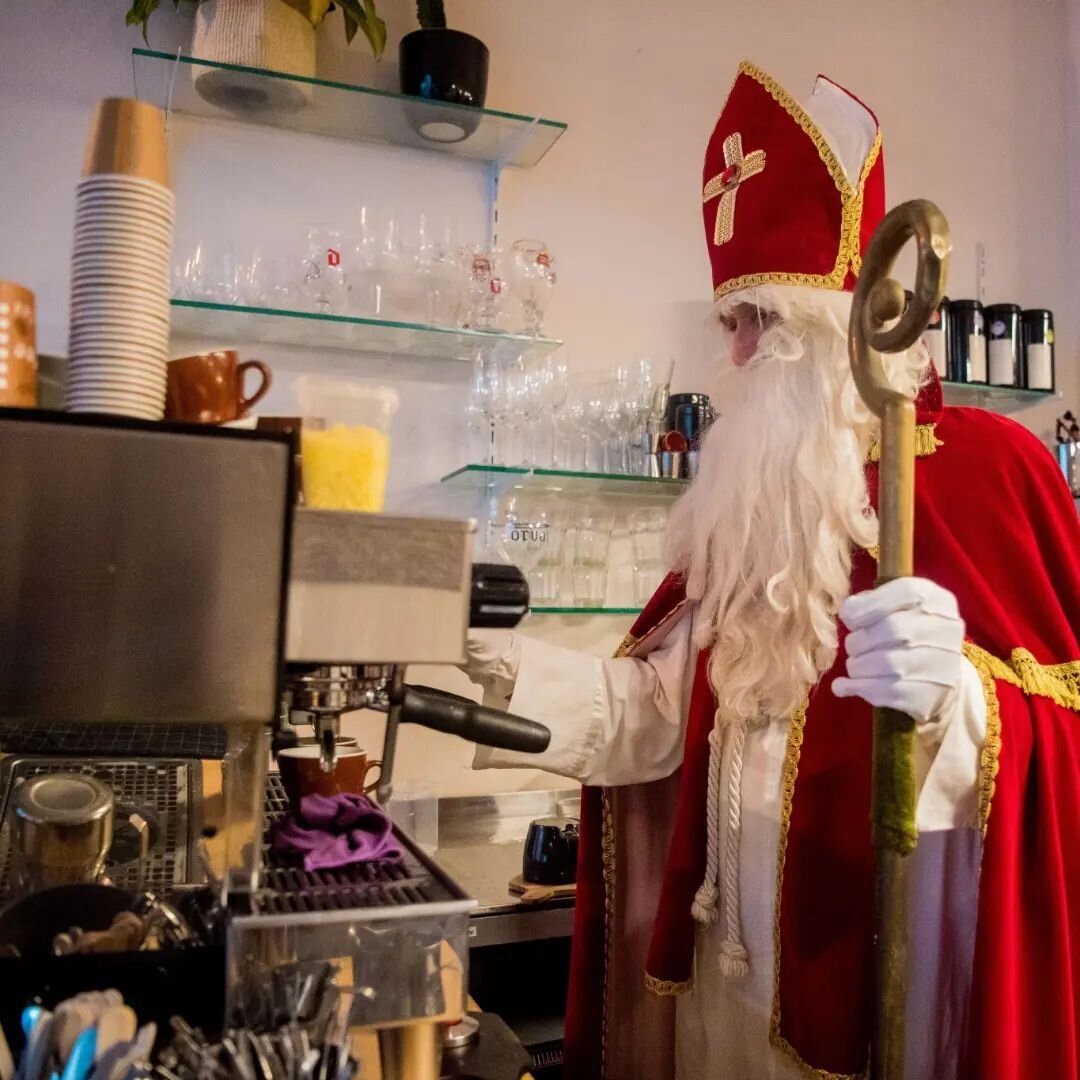 Dag Sinterklaas! 🎁🍬

TB naar wanneer Sinterklaas onze goeie koffies ook eens wilde proeven. ☕

#korn&eacute;l #koffiebar #atelier