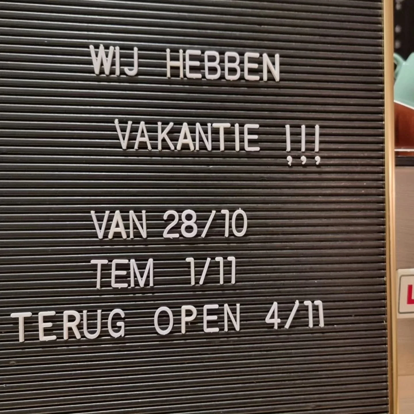 Deze week laden wij de batterijen weer efkes op!
Vanaf 4 november weer 100% opgeladen! 🔋🔋🔋
#kornél #breakfast #lunch #coffee #art #terras  #specialtycoffee #berchem #coffeebar