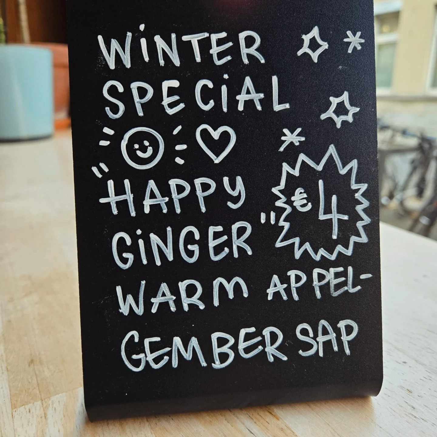 Dit heerlijk winterdrankje is ook weer terug vanaf morgen! 
Warm appel-gembersap!
#kornél #breakfast #lunch #coffee #art #terras #specialtycoffee #berchem #coffeebar