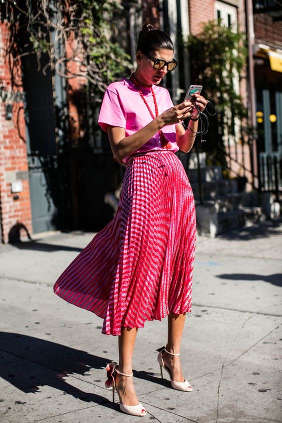 Giovanna Battaglia lors d'une fashion week new-yorkaise en 2017, par Sandra Semburg via Vogue Paris