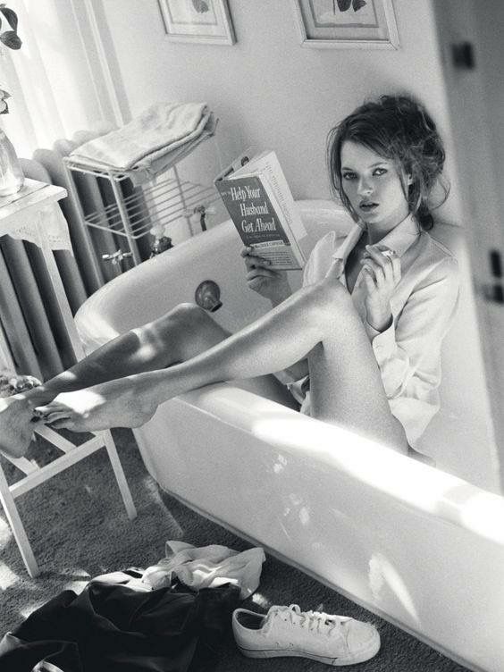 Kate Moss - encore - pour le Vogue italien de décembre 95, par Sante d'Orazio