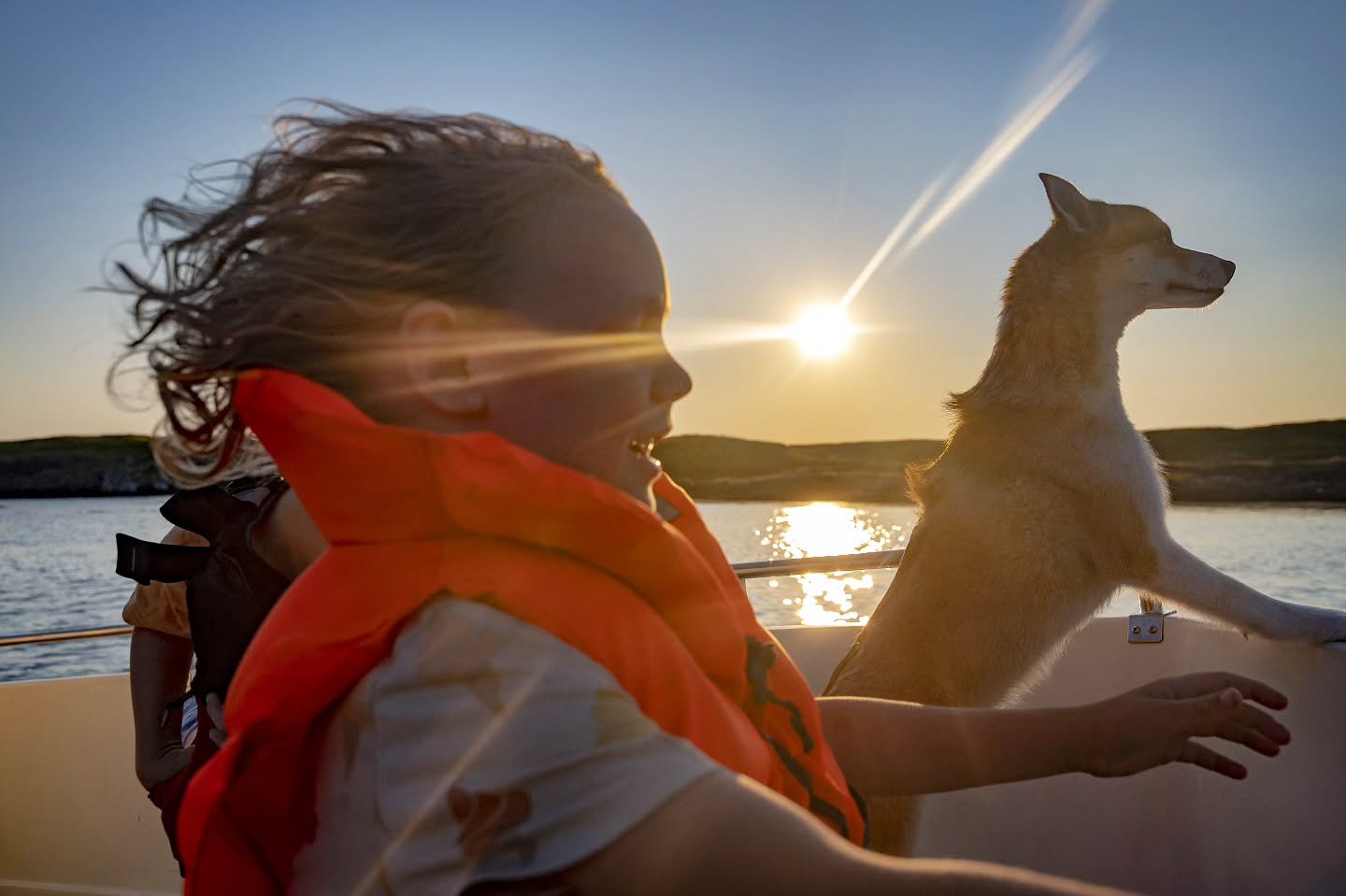 November og m&oslash;rketid. Bare &aring; glede seg til sommern kommer igjen☀️
#fotograf&iacute;a #fotojournalistikk #sommer