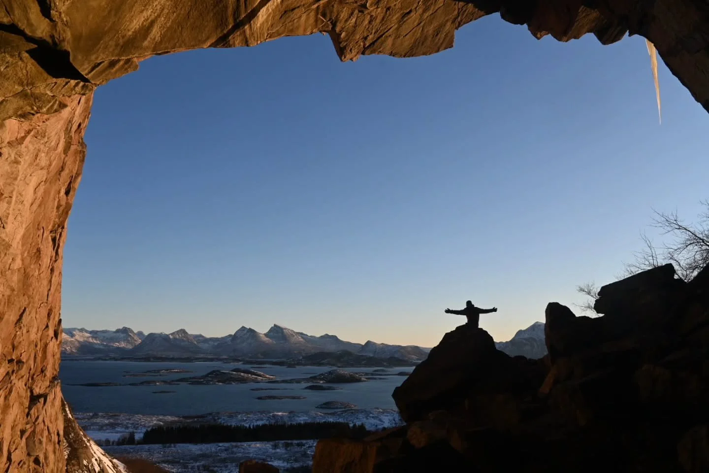 F&oslash;rste tur til Hestmona og Amboth&oslash;la🌟
Vilt vakkert og nydelig turv&aelig;r🙏
#hestmona #vakrehelgelandskysten #visitnorway #visithelgeland #nordnorge❤️