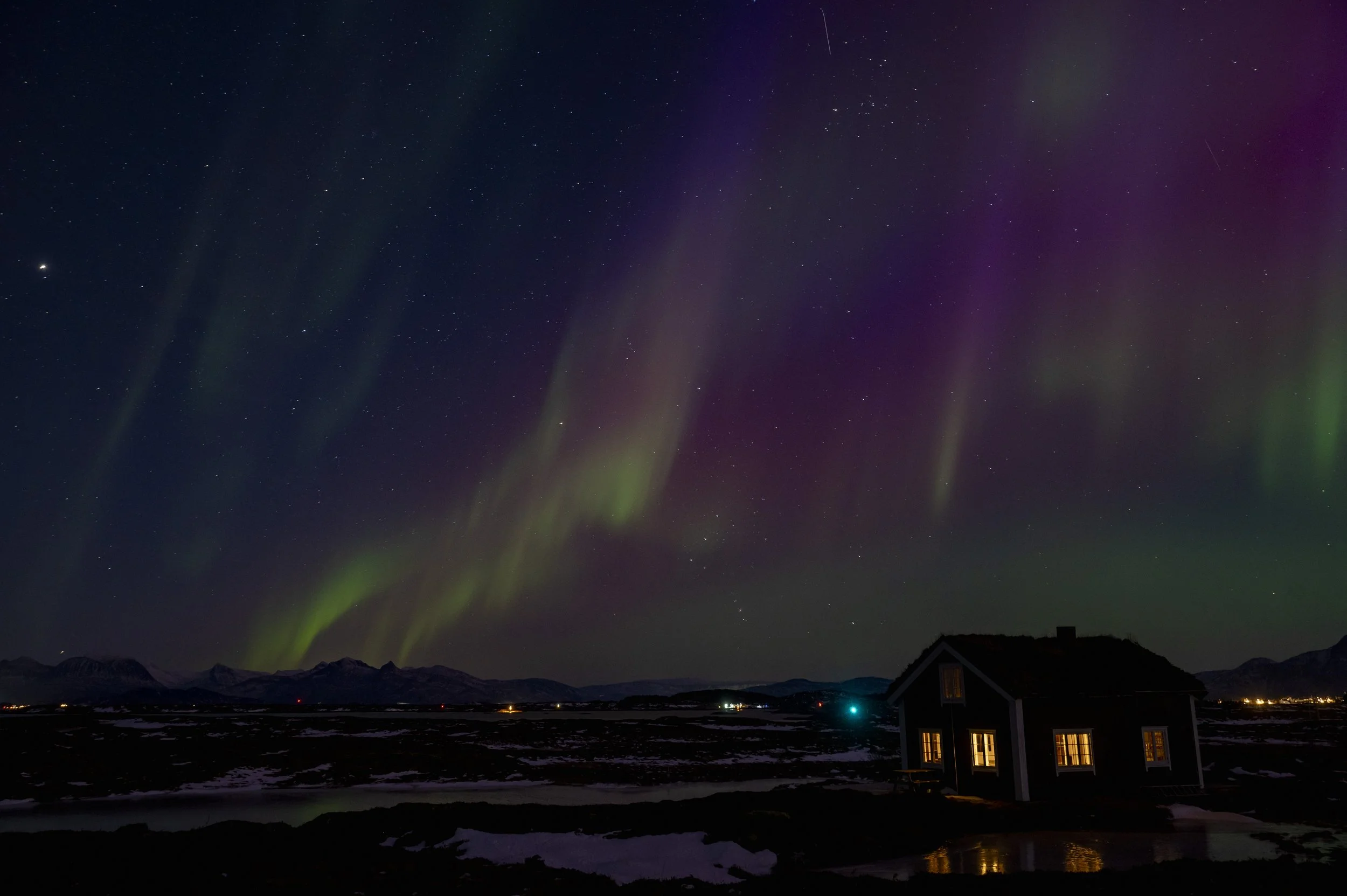 Smia i forgrunnen - utsikt med Nordlys