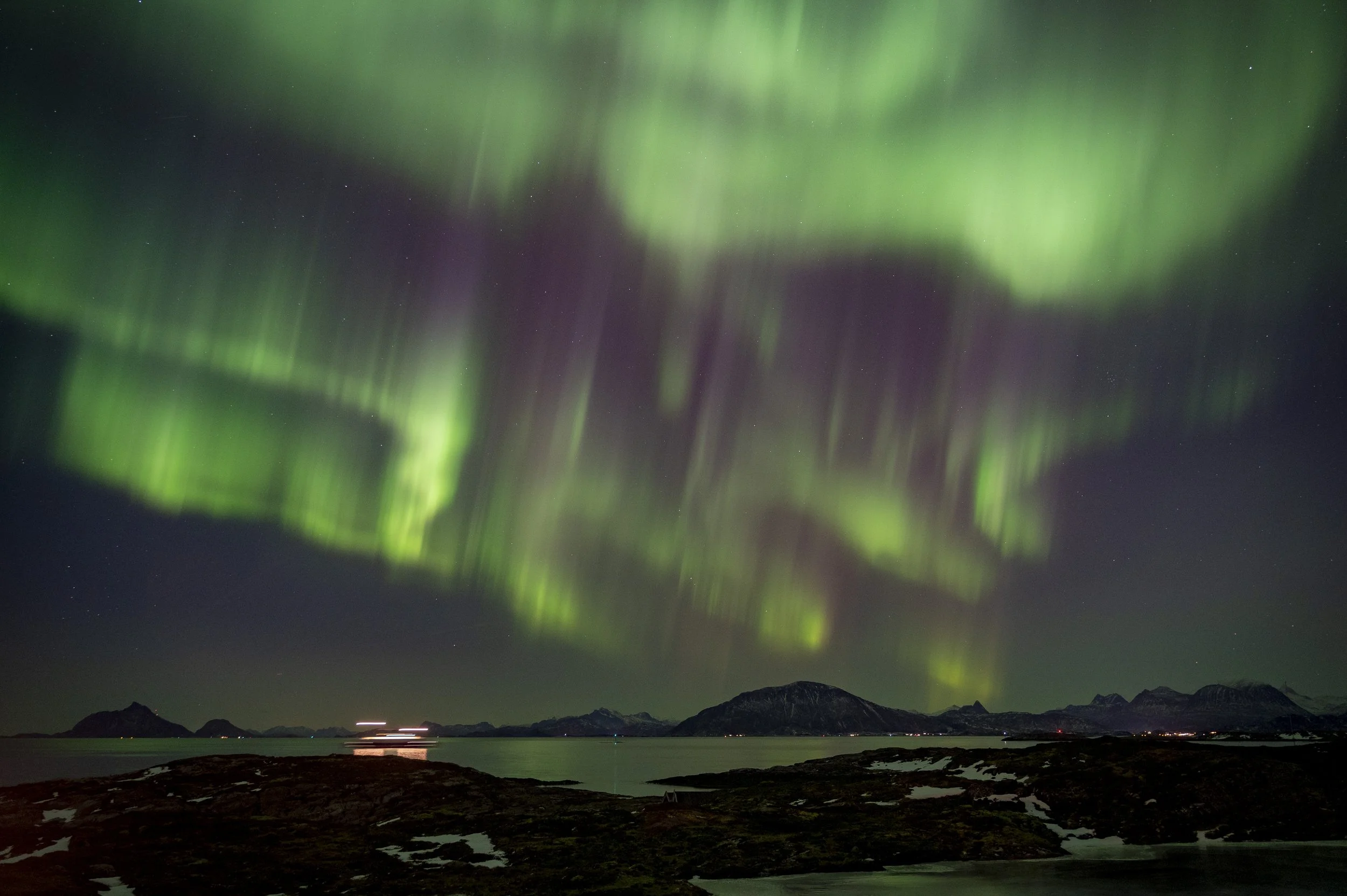 Smia - utsikt fra Solværøyan med nordlys
