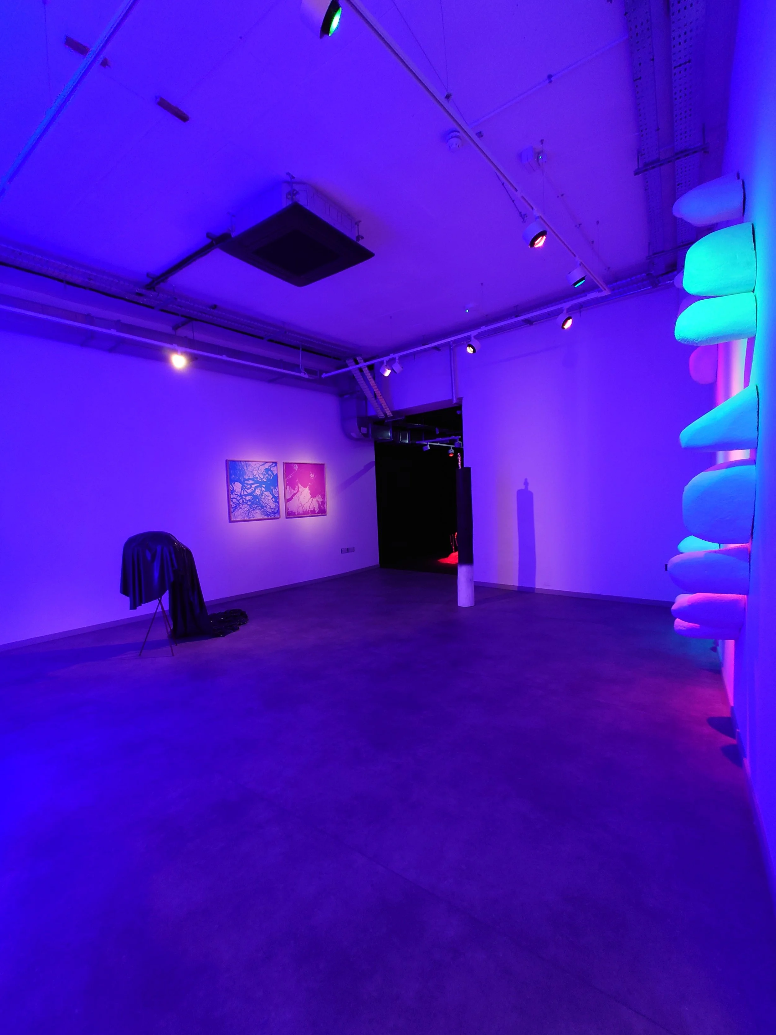 'Stay a While' by Stu Calvin at the Golden Thread Gallery