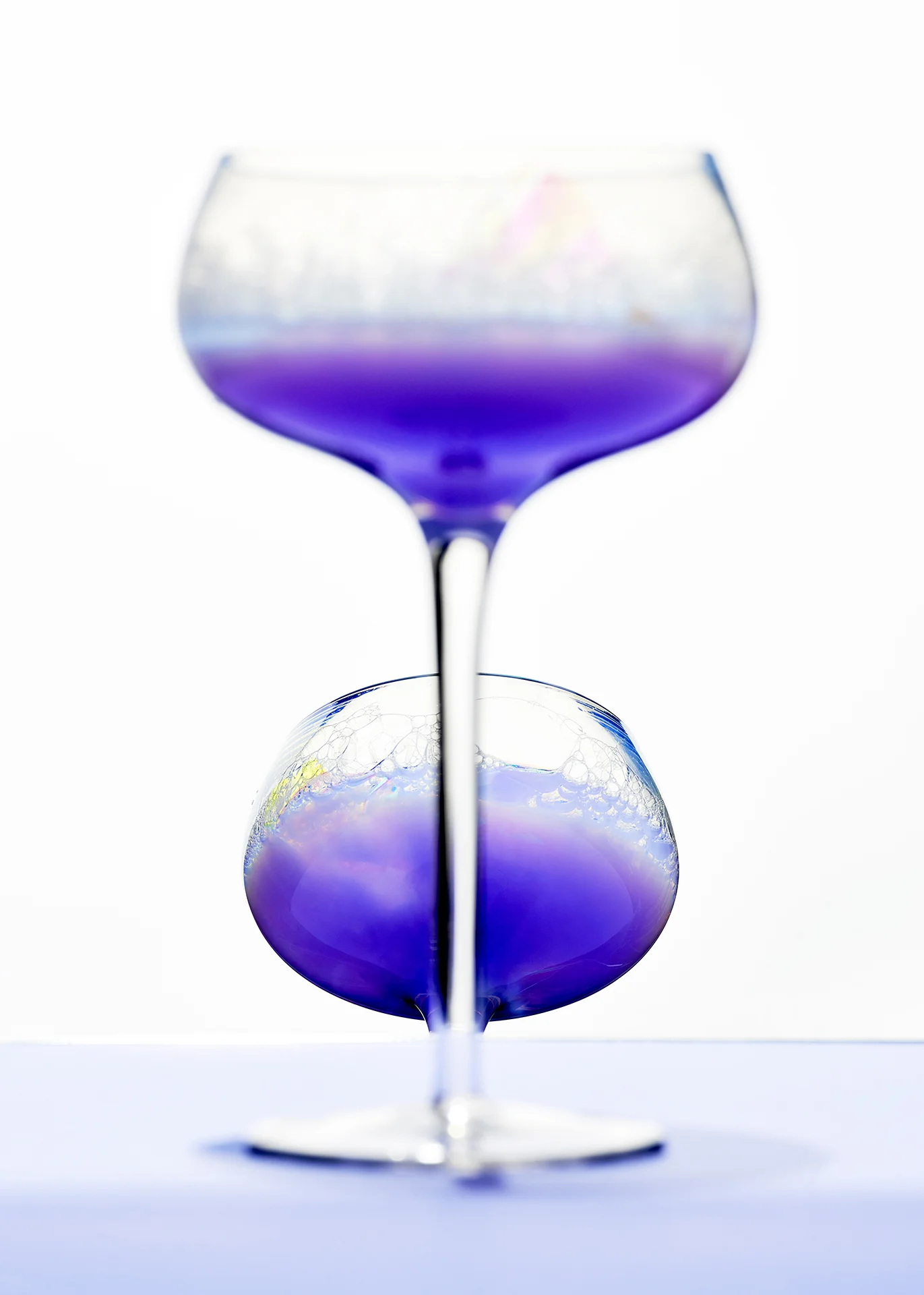  The reflection of a purple glass 