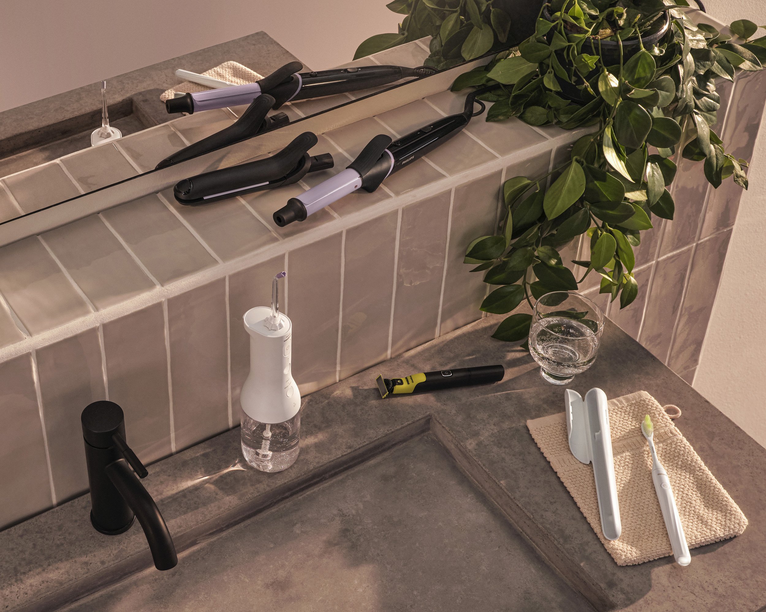 4B CF Youth with OneBlade360_FF_1.jpg