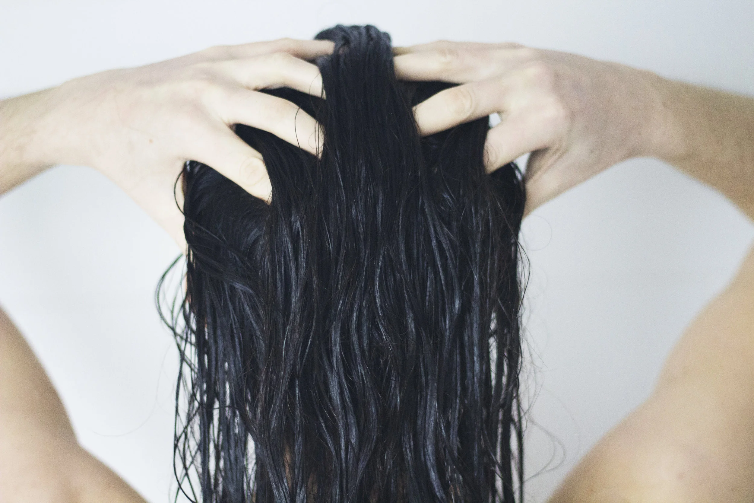 natural beauty DIY apple cider vinegar hair rinse