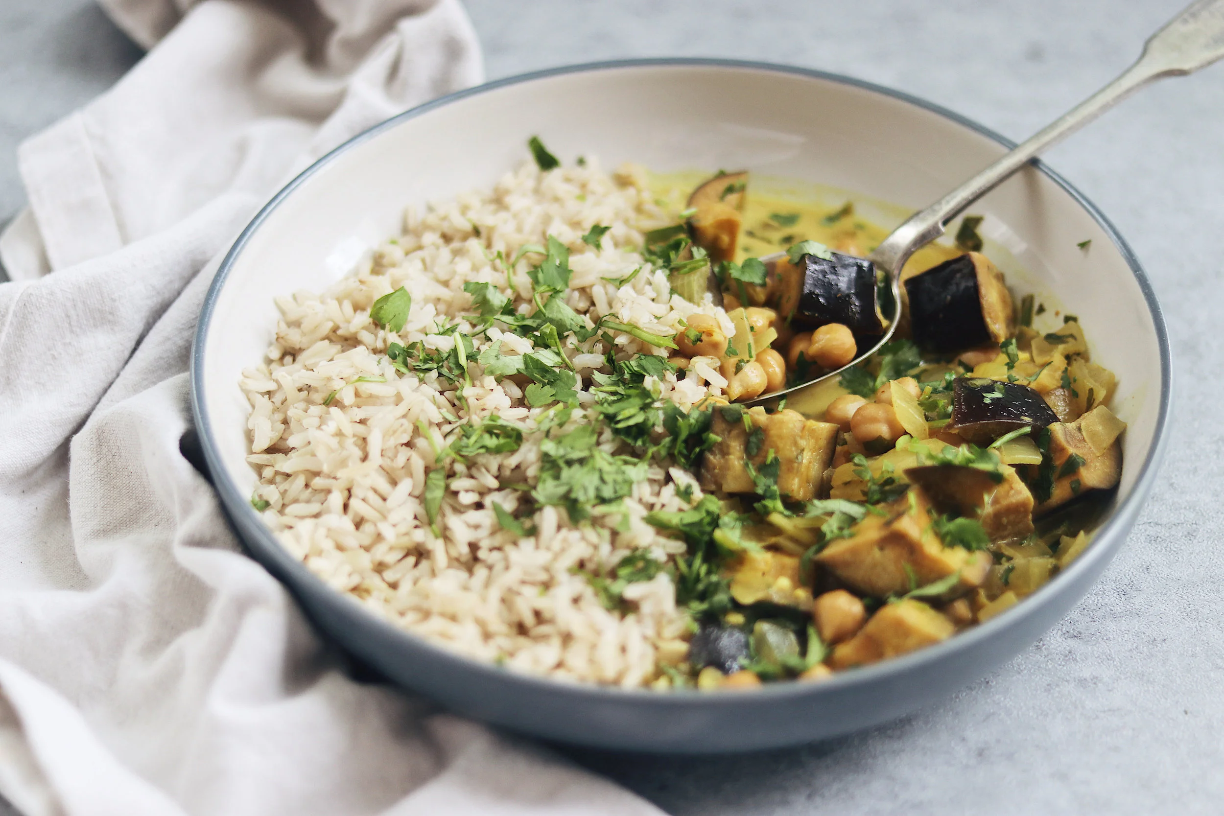 Vegan Aubergine & Chickpea Curry — madeleine olivia