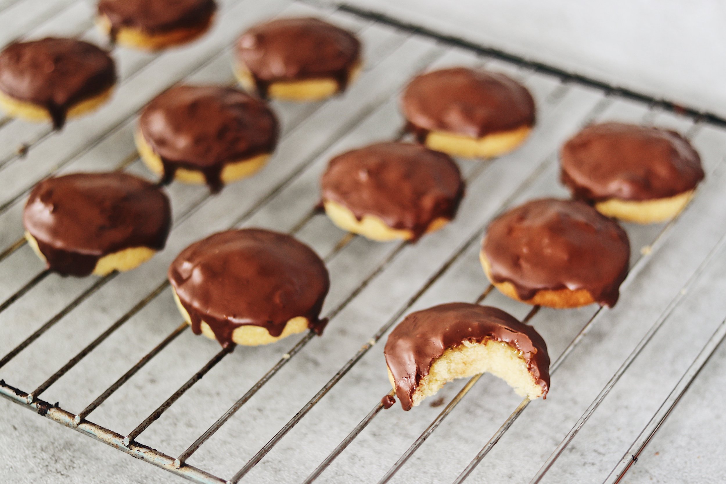 These wholesome and delicious jaffa cakes are the perfect treat to delight your family and friends. - prep time 20 mins total time 1 hour serves 12