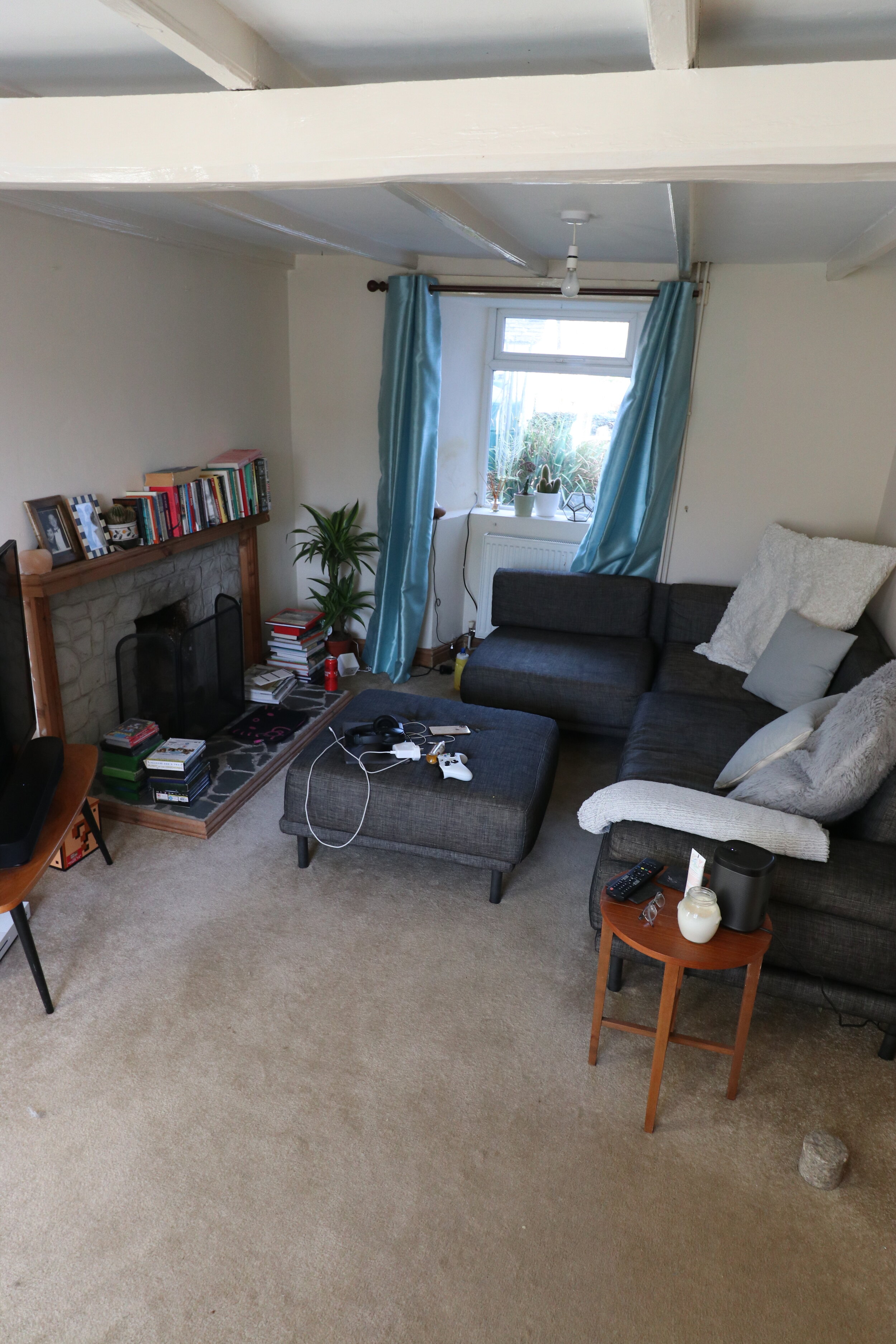 livingroombefore.JPG
