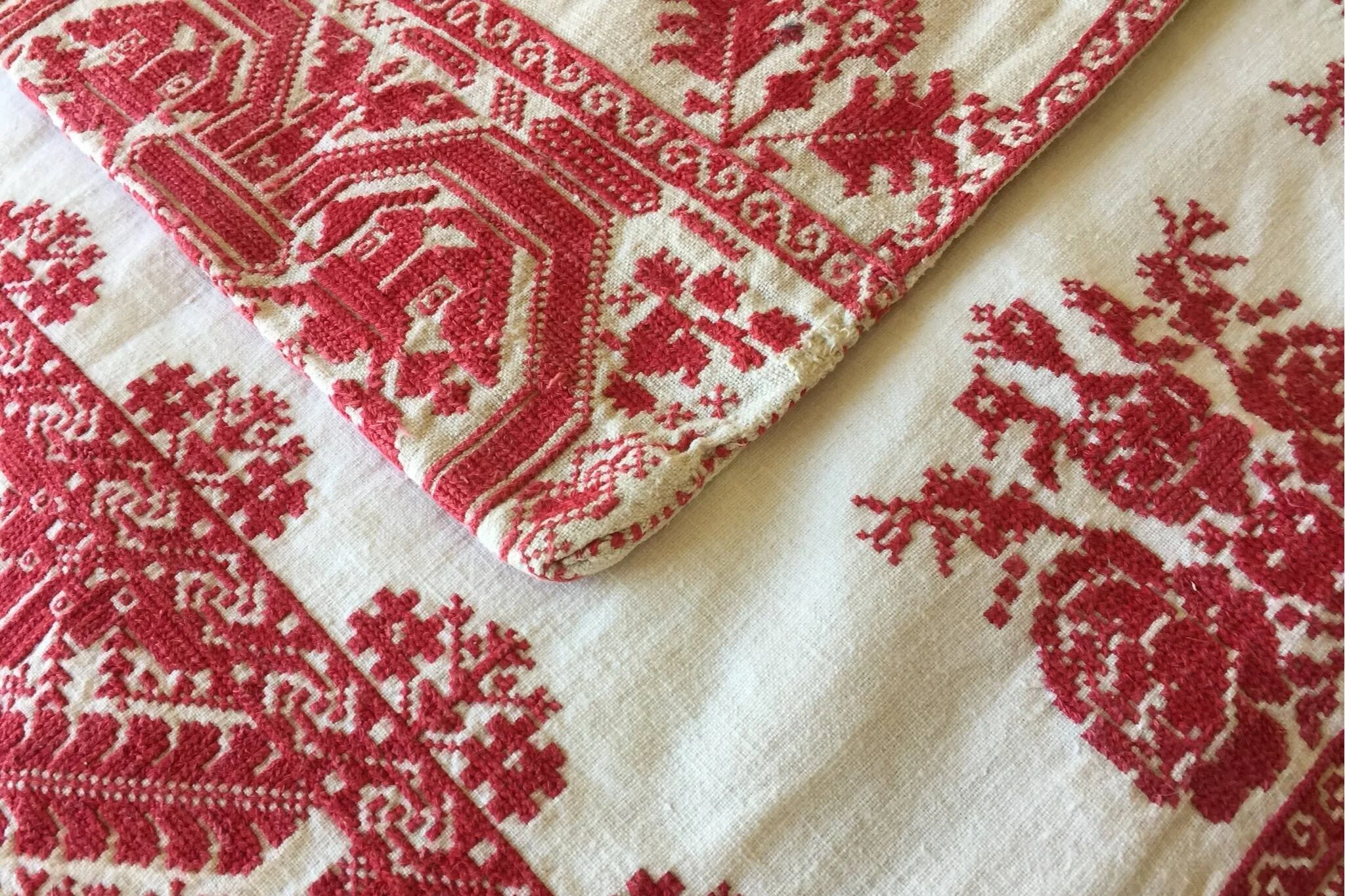 40 Places to Shop Vintage Online for a Sustainable Home — madeleine olivia