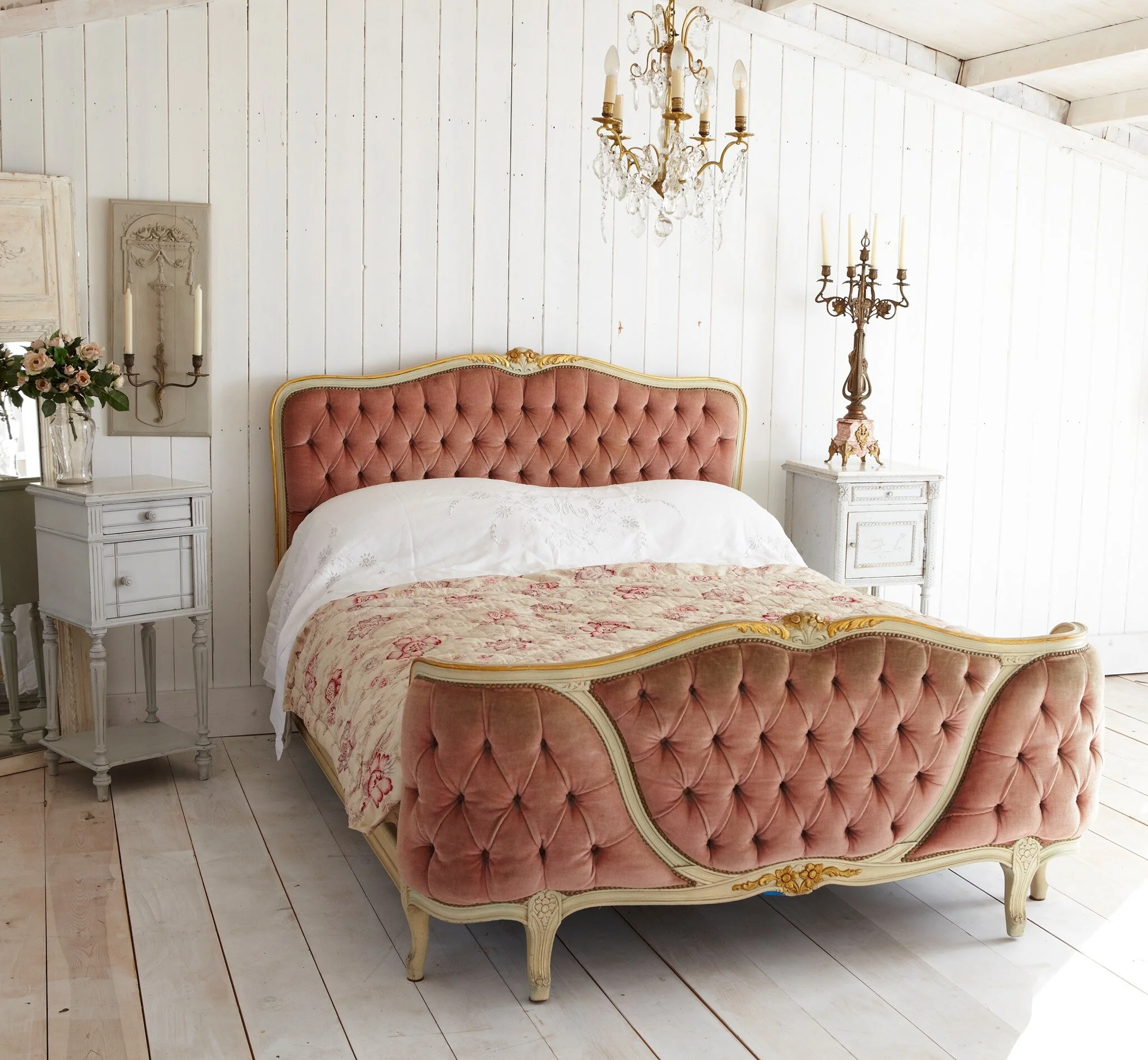Sustainable vintage furniture: The French House - Best for: Period chairs and sofas, Mirrors, Lighting