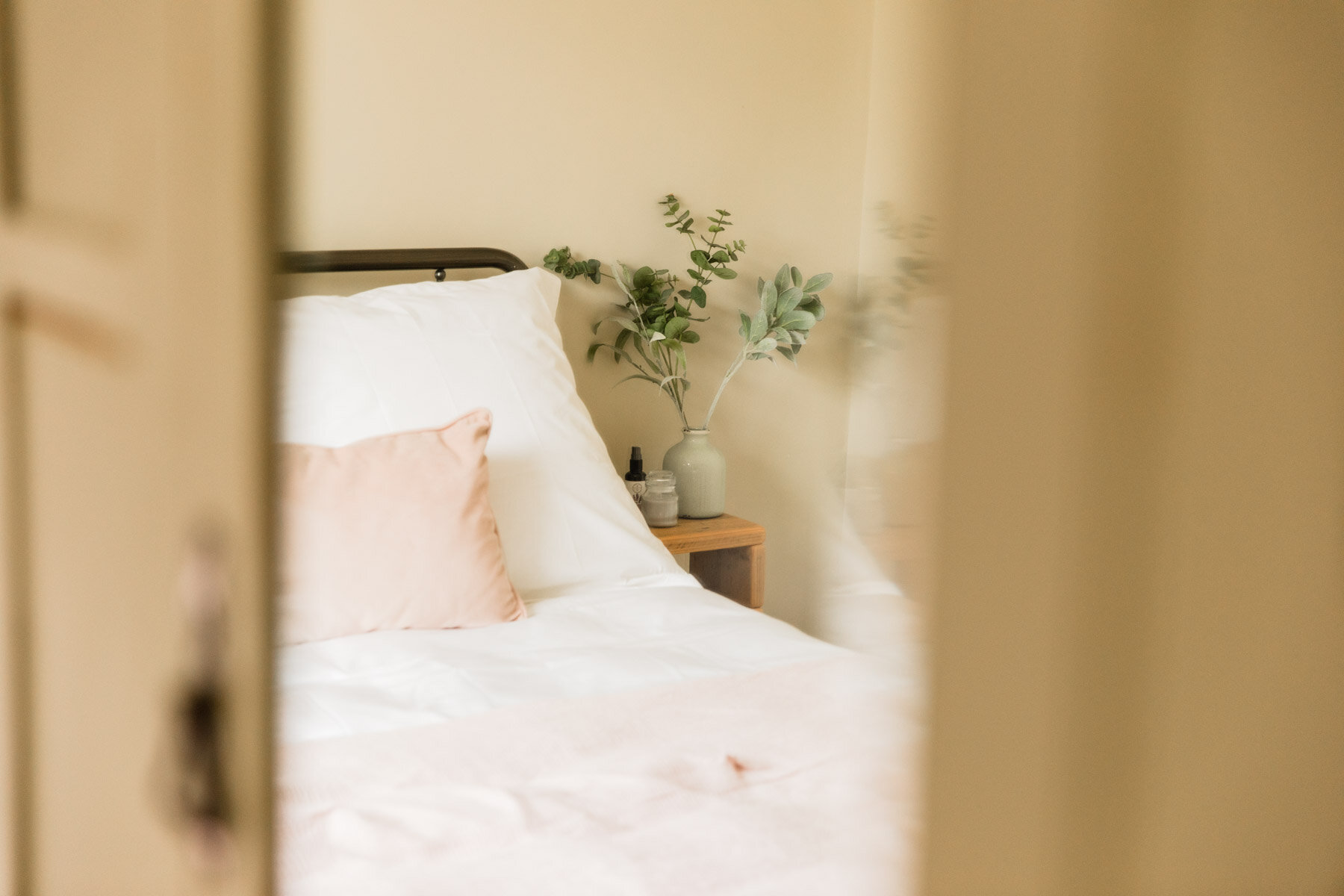 Georgian country house tour in bedroom