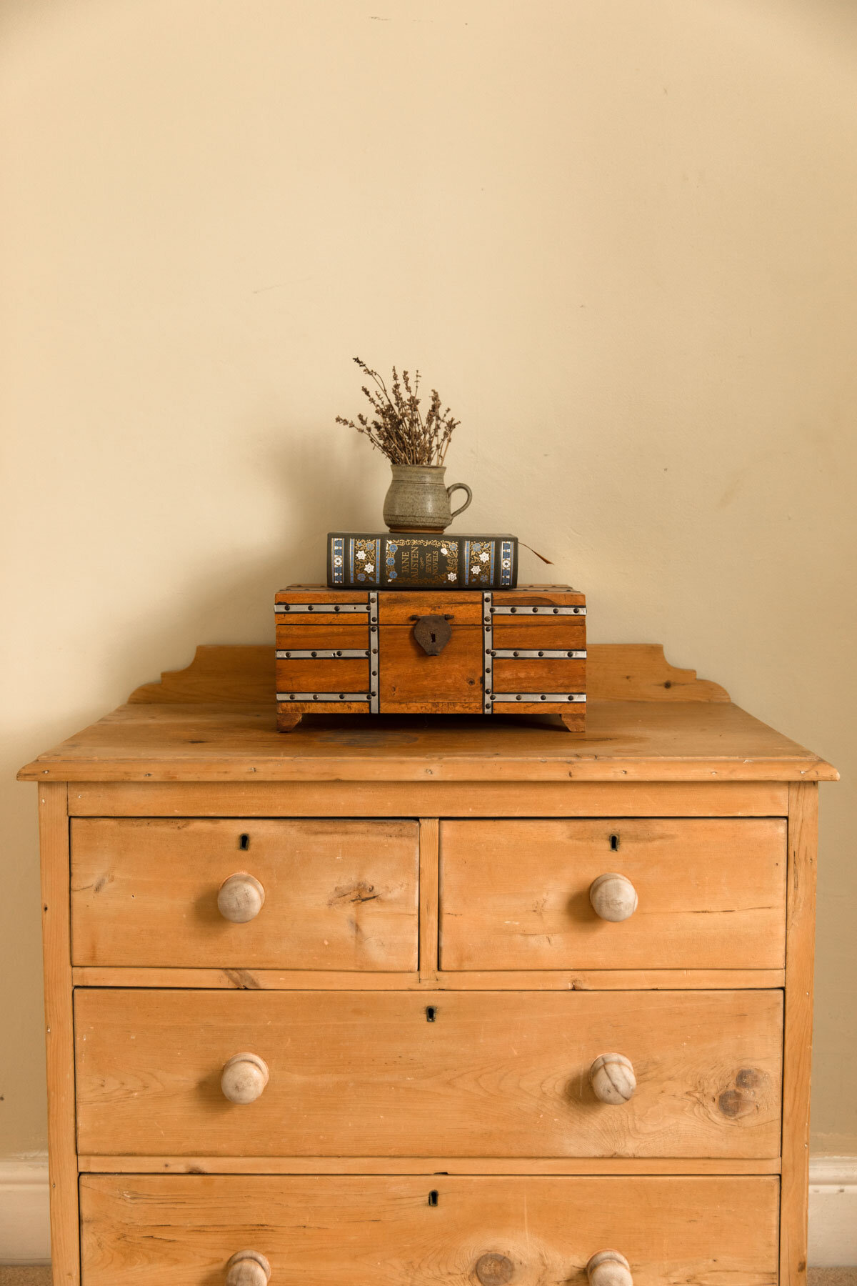 Antique chest of drawers