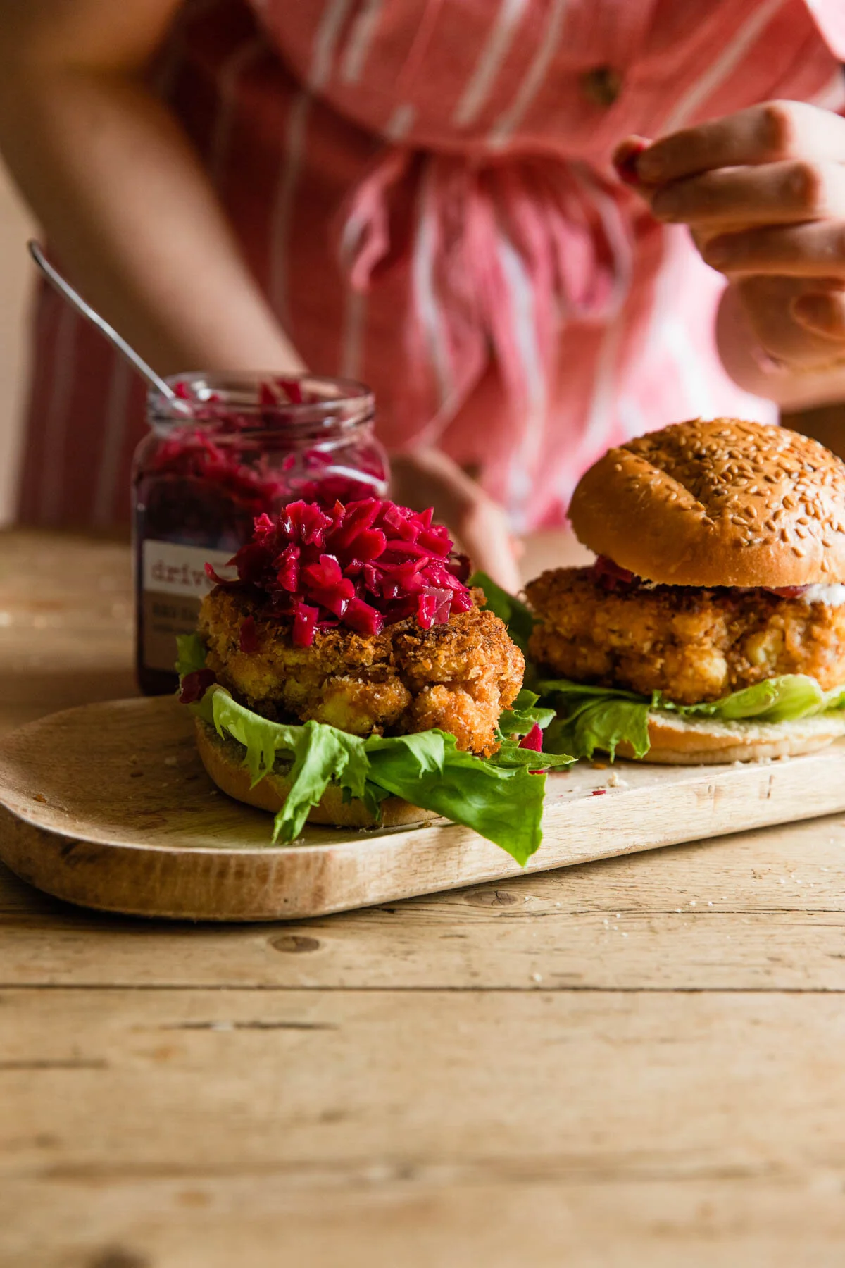 cauliflower-burger-assemble-cabbage