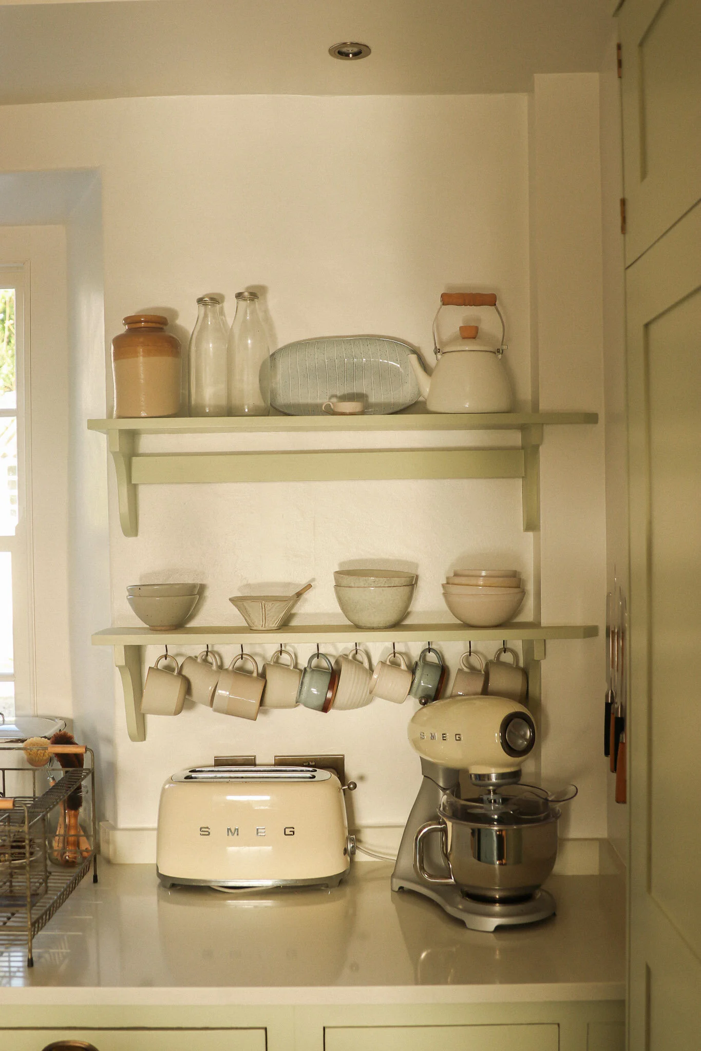 Country farmhouse kitchen shelving