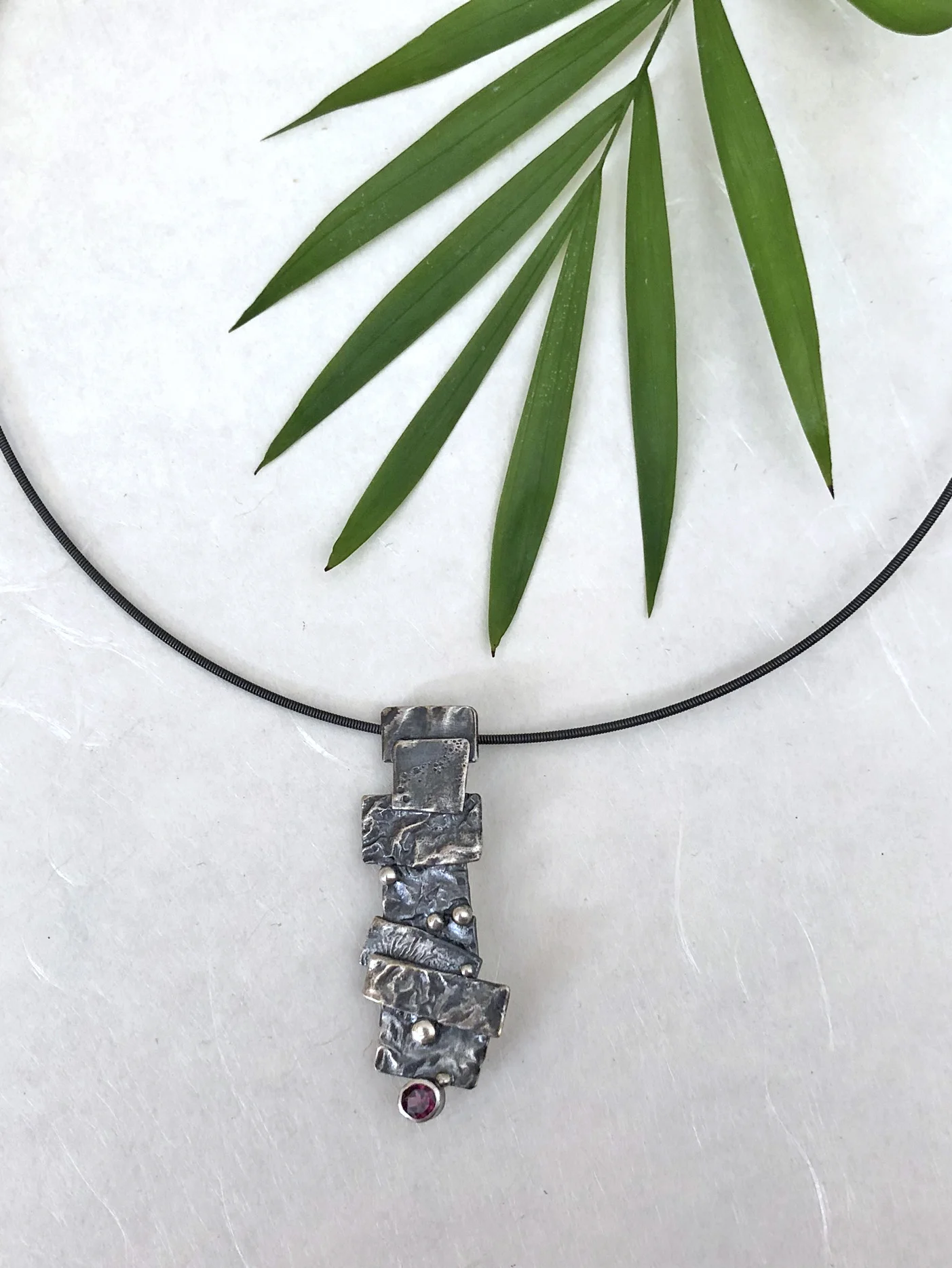 reticulated-pieces-pin-pendant-garnet-1.jpg