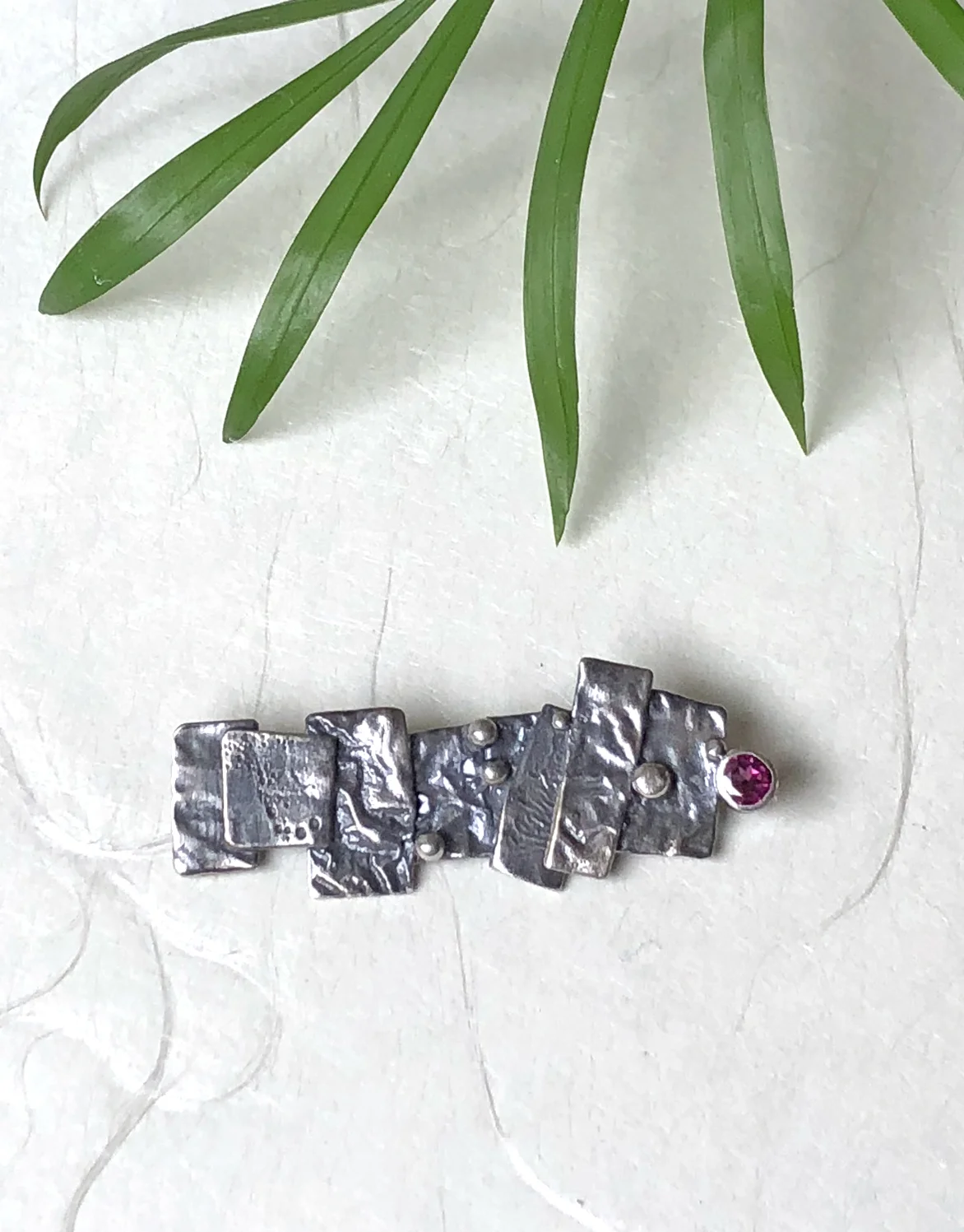 reticulated-pieces-pin-pendant-garnet-2.jpg