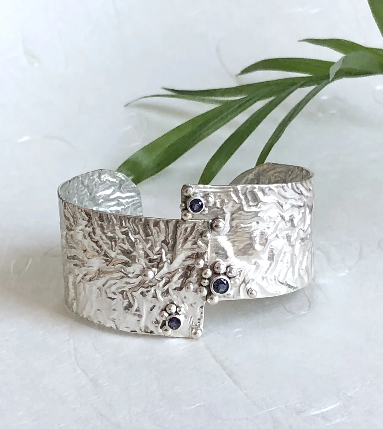 reticulated-silver-cuff-bauble-iolite-1.jpg