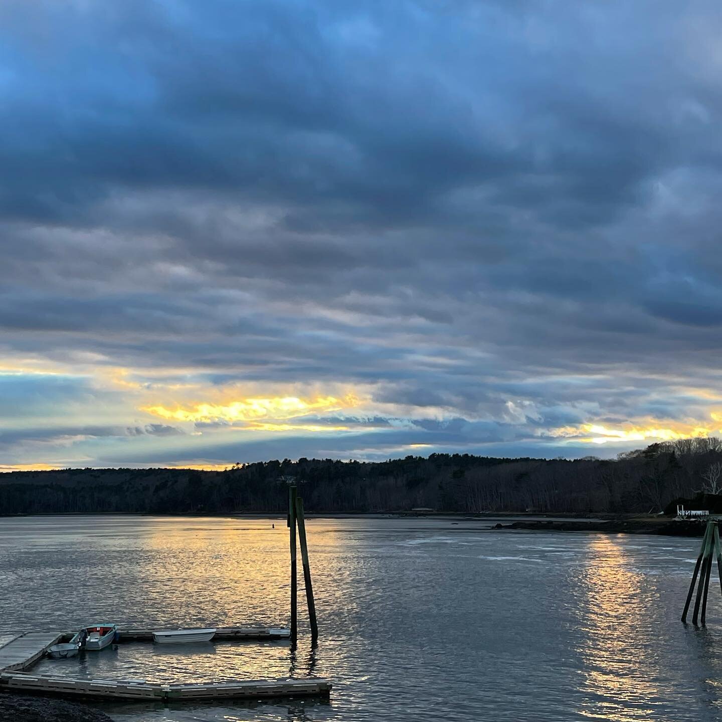 Enjoying a lovely little stroll around Damariscotta. 
#lovemaine #sunset #damariscotta #maineinnovember