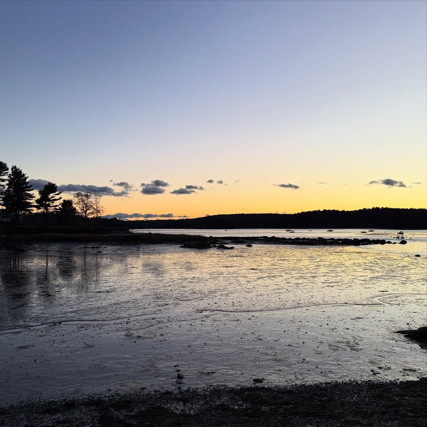 End of the day (light) is so early! Still so much to do and so little energy! 😳 
#sunset #daylightsavings #shortdays