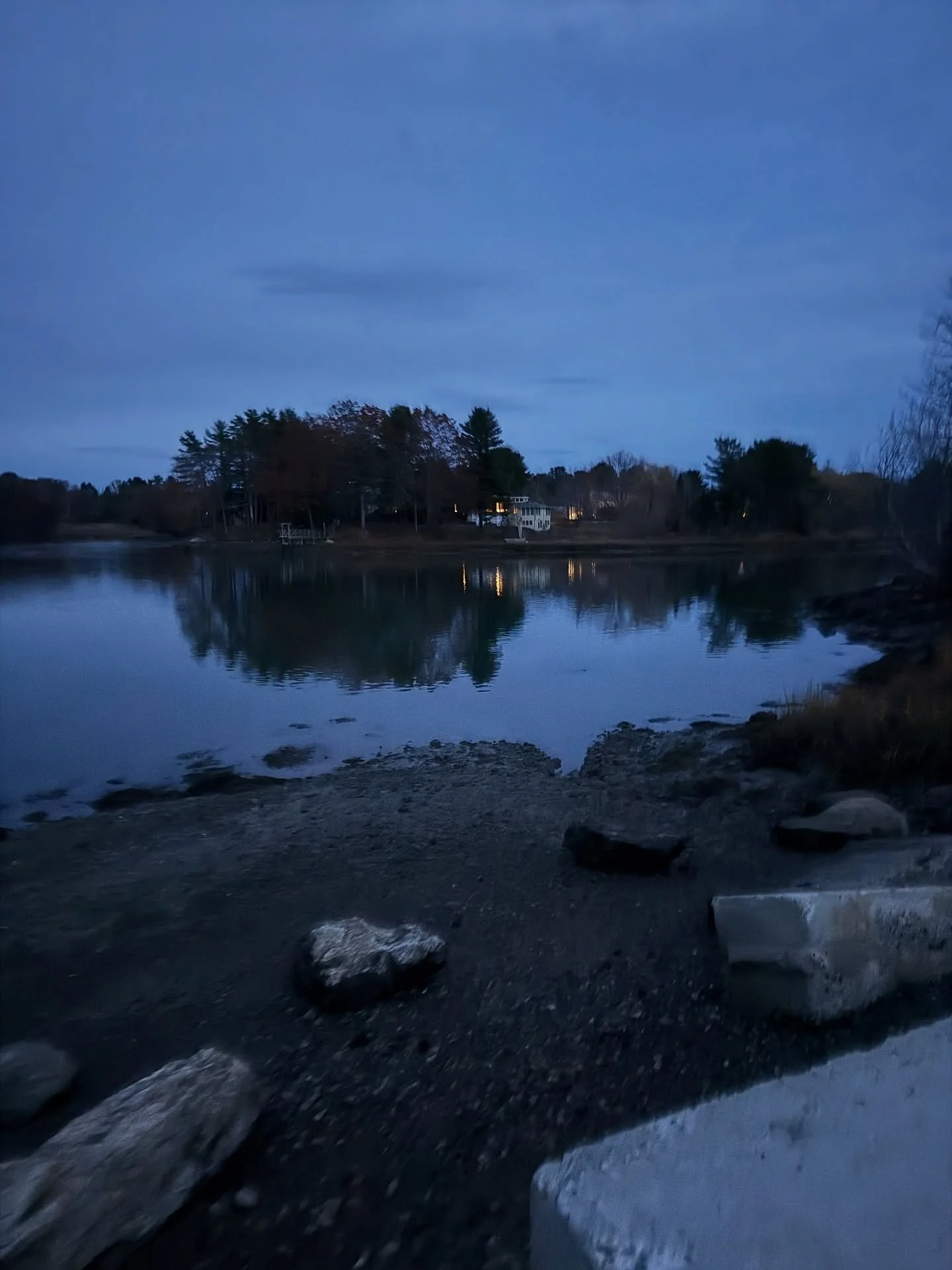 Last walk of the day. 
#gettingdark #novemberinmaine #damariscotta