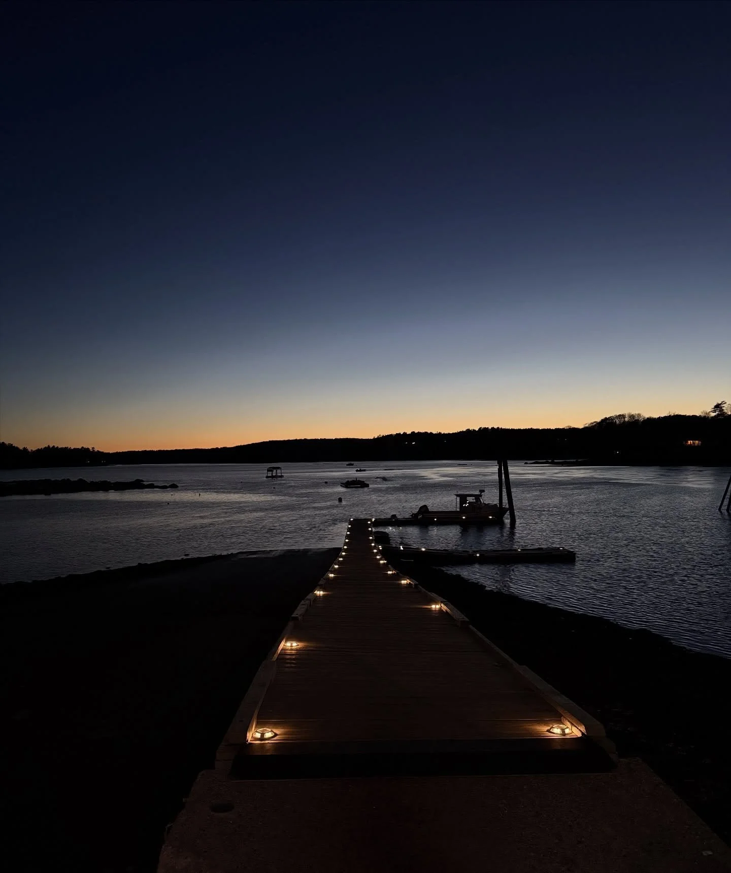 Another beautiful and nippy evening walk. I promise there&rsquo;s lots of jewelry getting made too! 😉
#walkswithcoal #damariscottariver