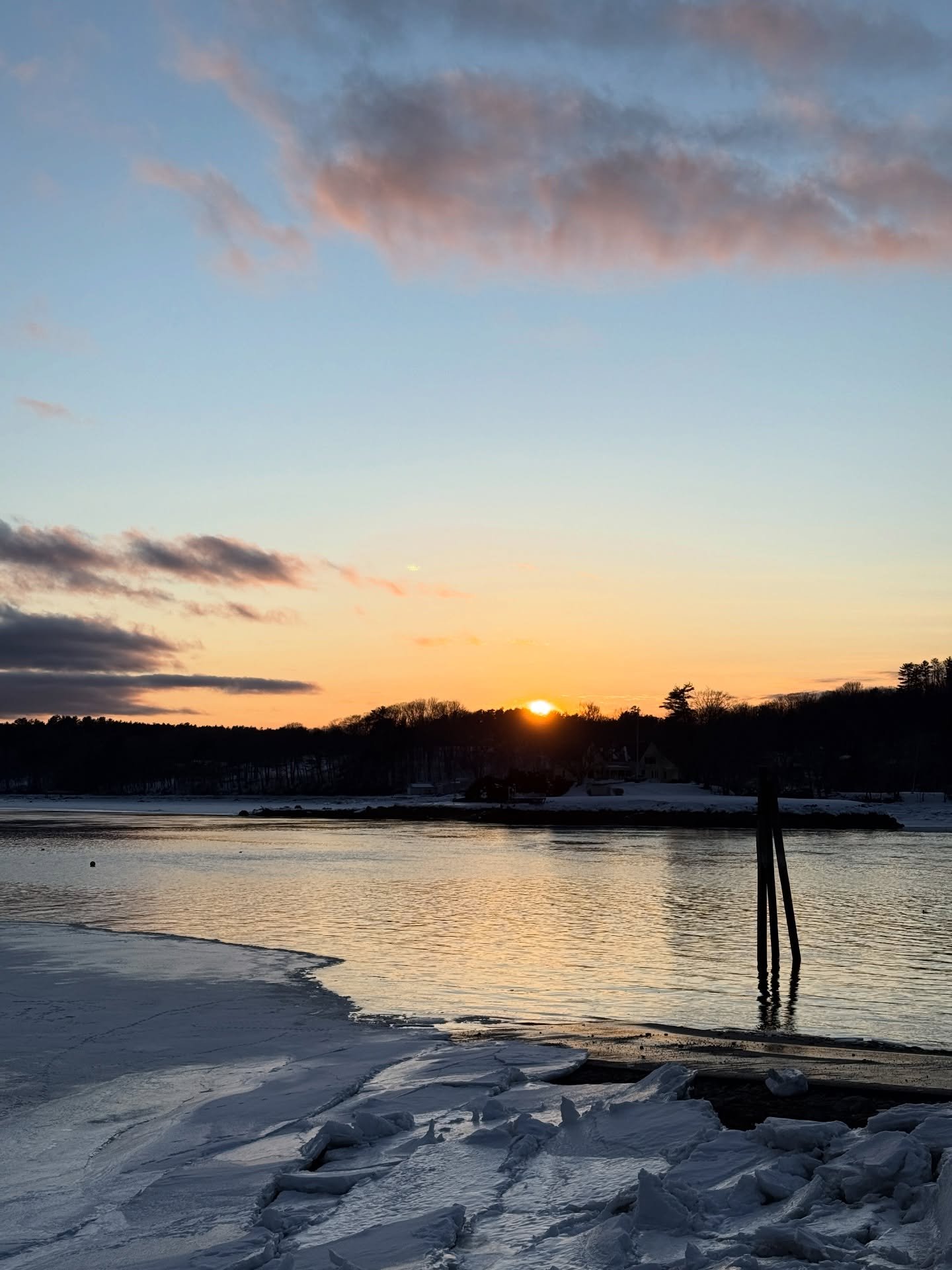 Sunset&mdash;it&rsquo;s getting later!!! 
#damariscottariver