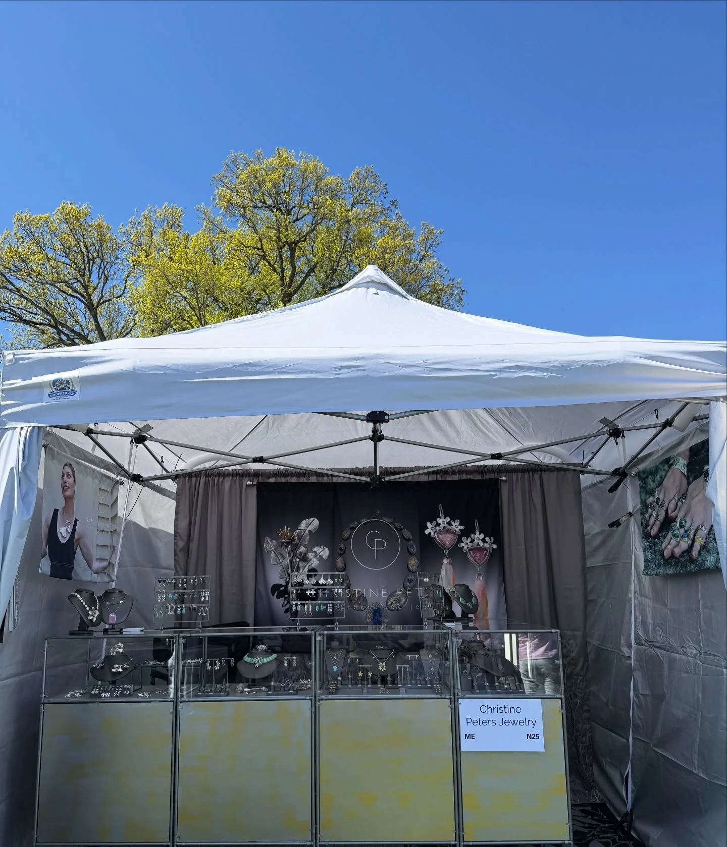 It&rsquo;s a bluebird day here in Tarrytown! Come on by for the Spring Crafts at Lyndhurst. 
Friday, 10:00-5:00
Saturday, 10:00-6:00
Sunday,10:00-5:00
@artridercrafts #christinepetersjewelry