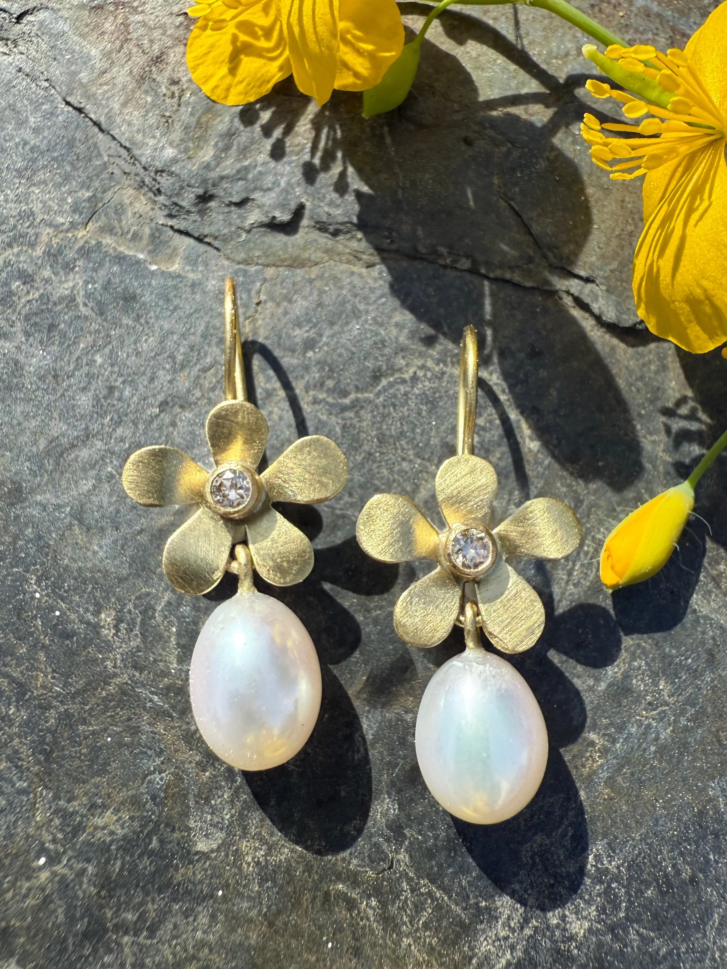 18k gold daisy earrings diamonds freshwater pearls anniversary collection
