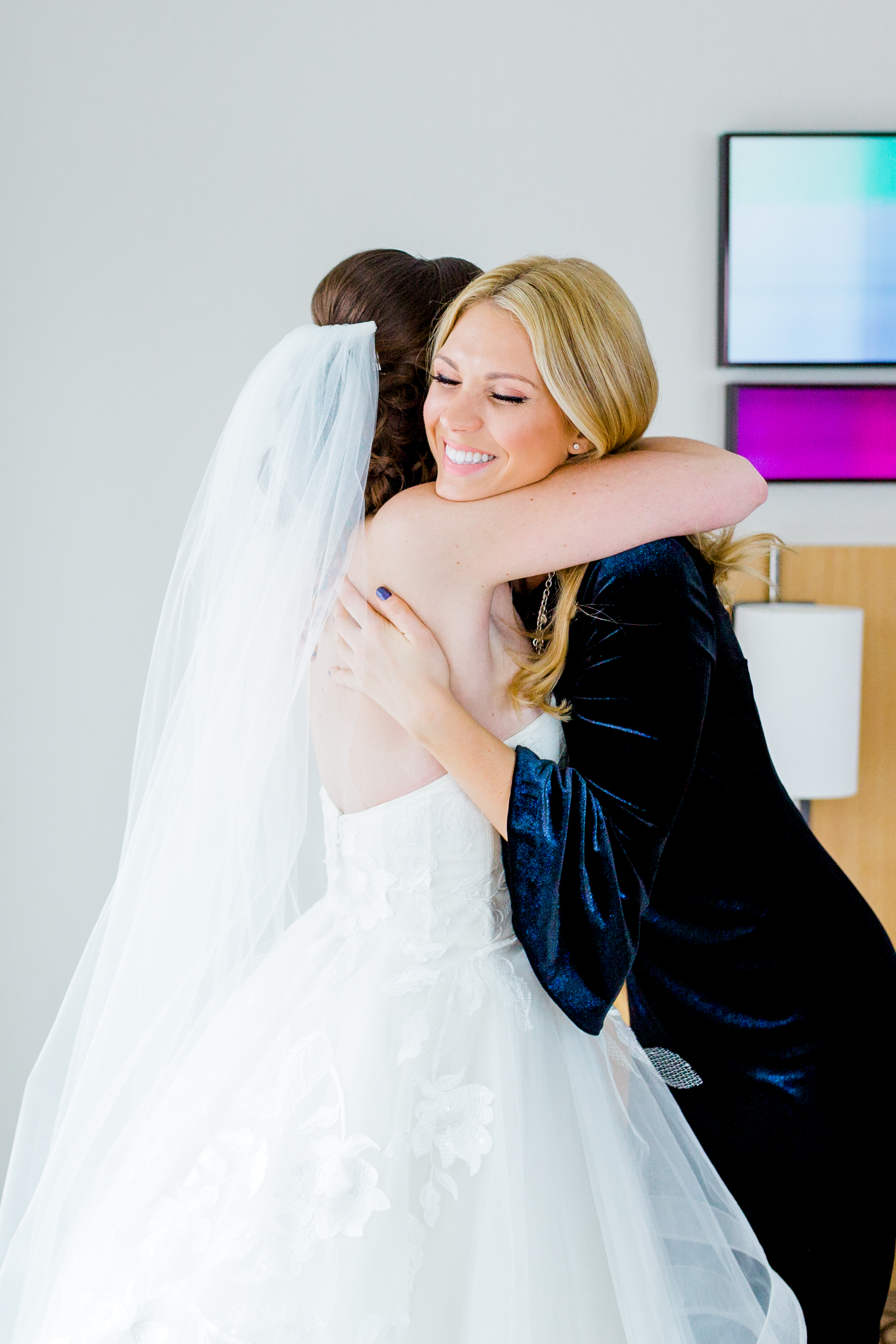 Erica’s best friends from Western came into her hotel room to wish her the best before she walked down the aisle.
