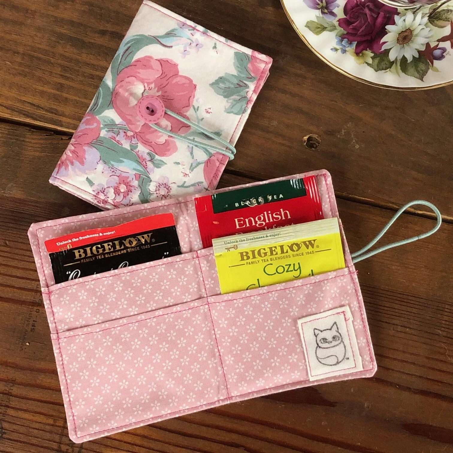 bernadette tea wallet, pink and cream flowers/pink