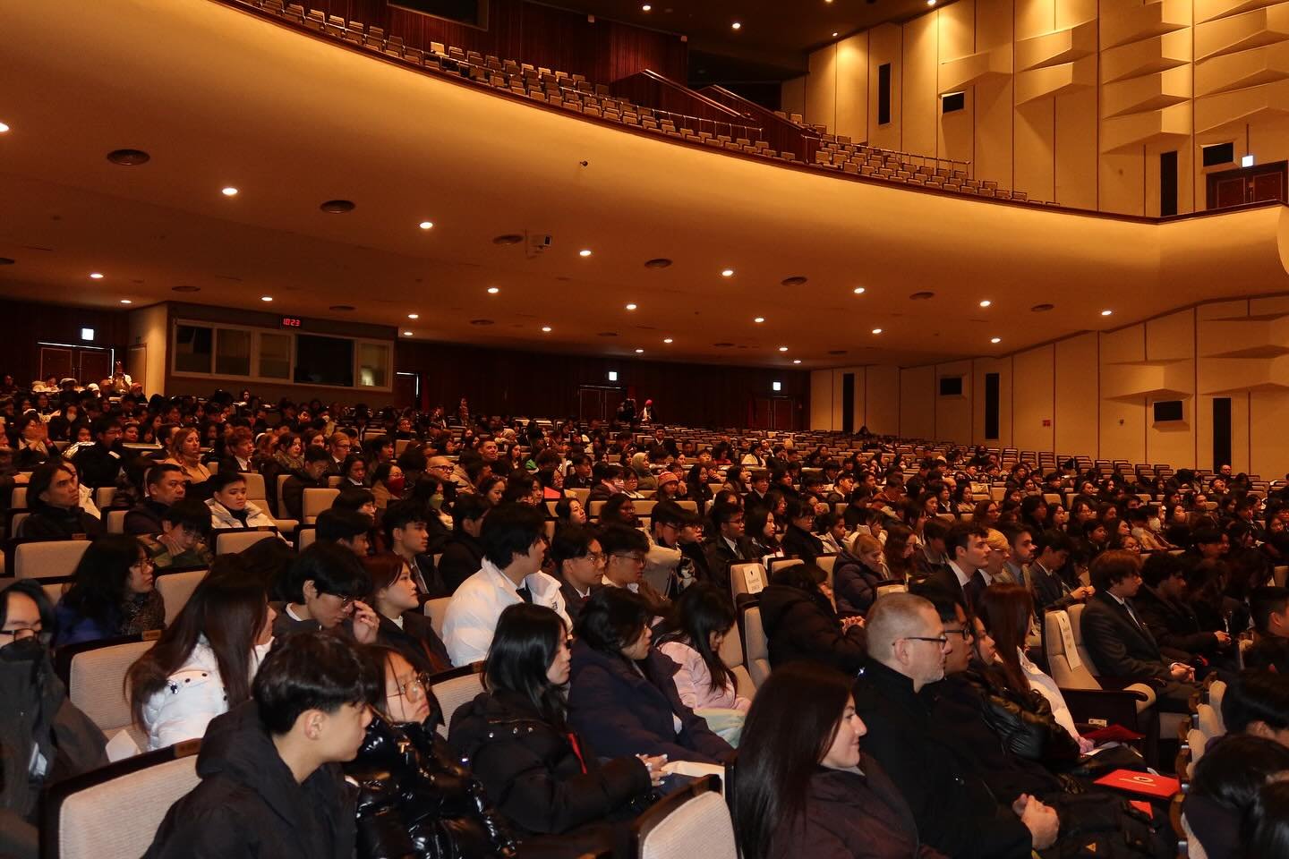HMCA 2024 was a success thanks to all of the amazing delegates who participated! The conference at Seoul National University was one for the books. We celebrated our 20th anniversary with enticing debates, robust bills, and a jaw-dropping Presidentia