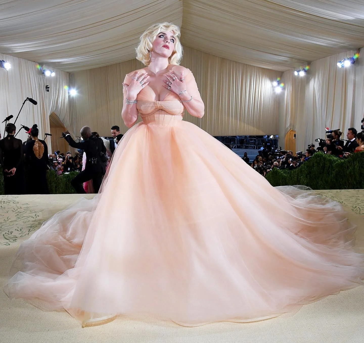 Billie Eilish Convinces Oscar de la Renta to Ban Fur