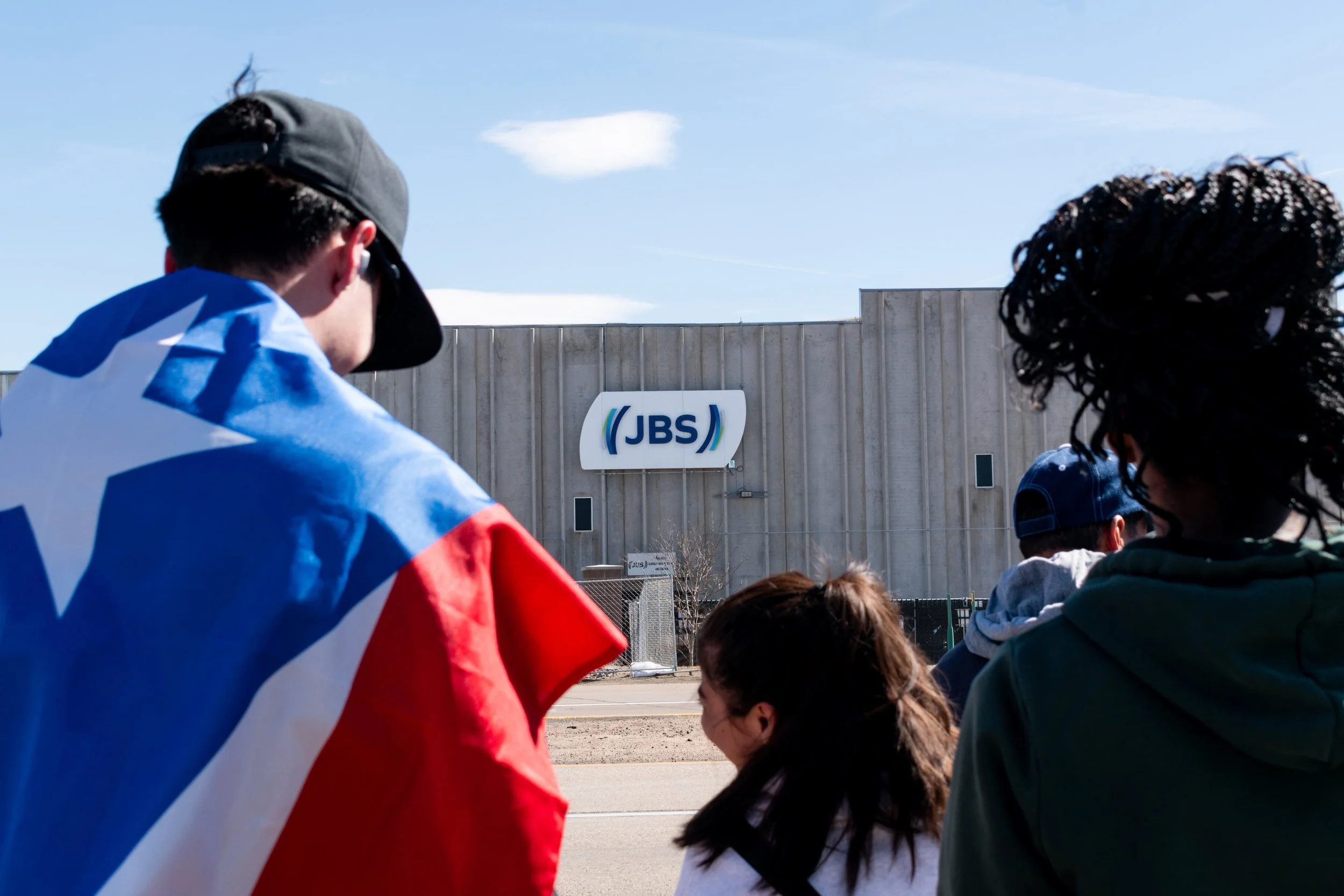 First meatpacking strike in decades as thousands of workers walk out