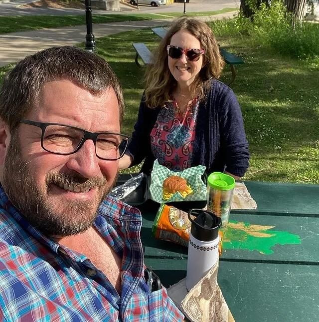 Thoroughly enjoyed a nice picnic by the Rum River in #anoka including delicious curry chicken sandwich take out from @herbanwolfdeli and tasty beverages from @10kbrewing ... a little bonus option in outdoor dining with a nice view of the river to boo